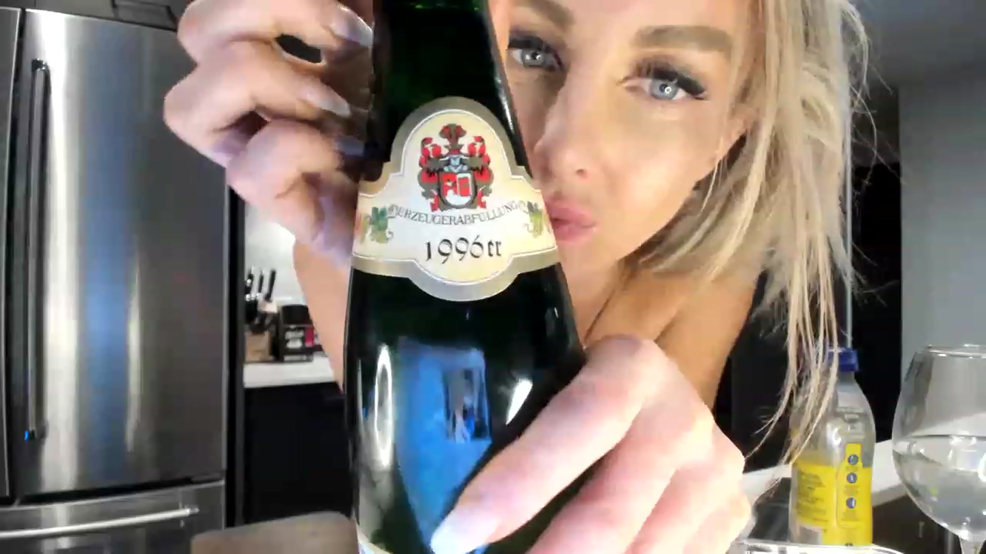Gallery image thumbnail from BIRTHDAYBOOTS's myfreecams stream on, 04/03/2023, 06:35 image 14 of 20