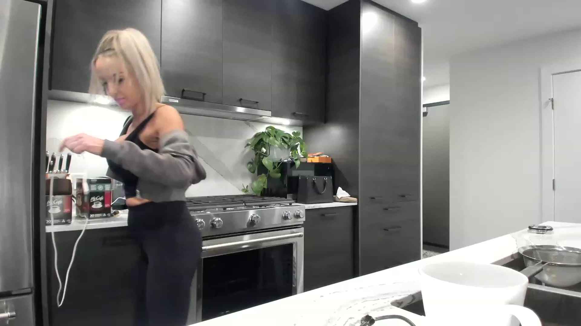 Gallery image thumbnail from BIRTHDAYBOOTS's myfreecams stream on, 04/05/2023, 04:42 image 17 of 20