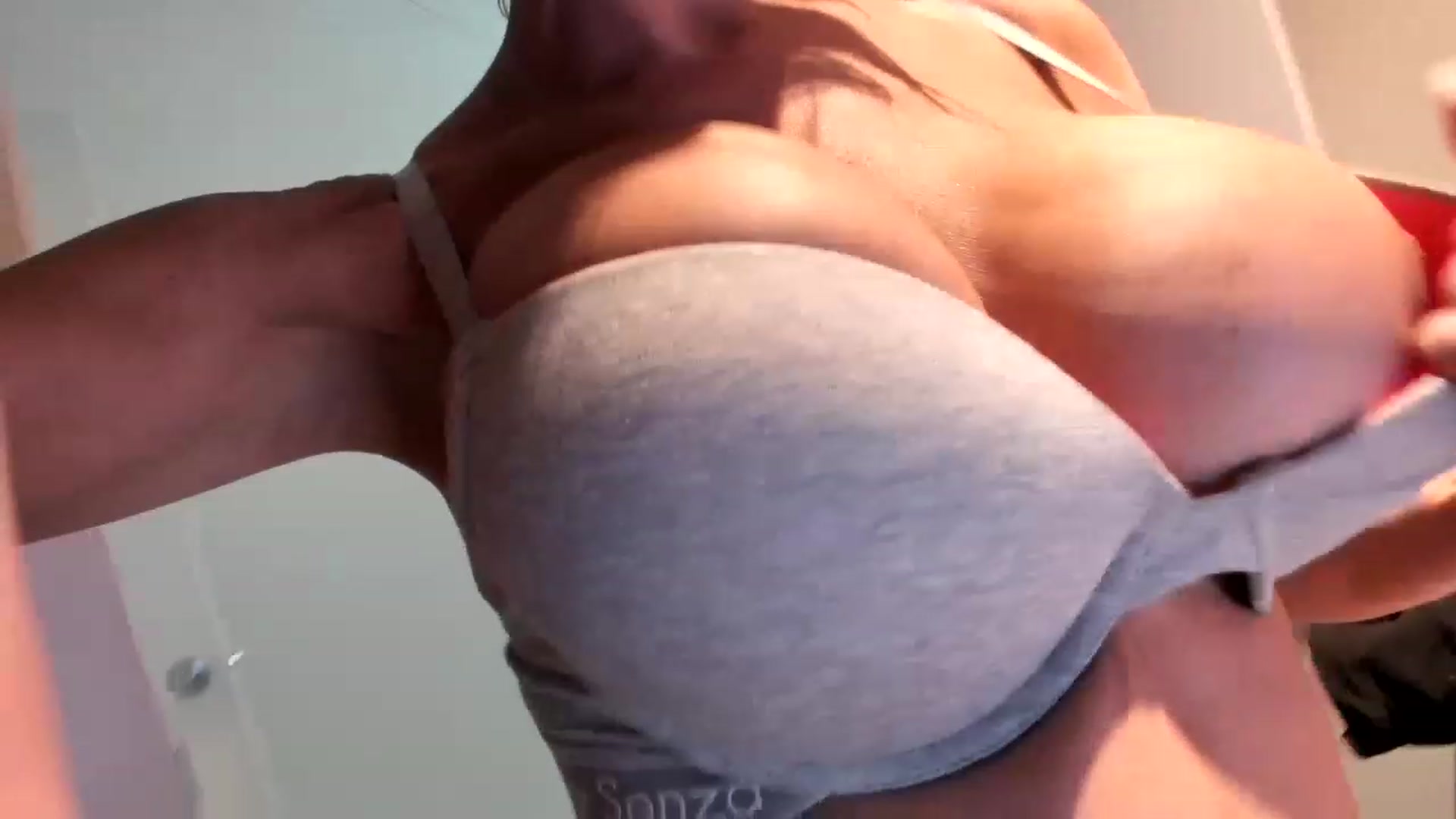 Gallery image thumbnail from BIRTHDAYBOOTS's myfreecams stream on, 04/06/2023, 22:54 image 16 of 20