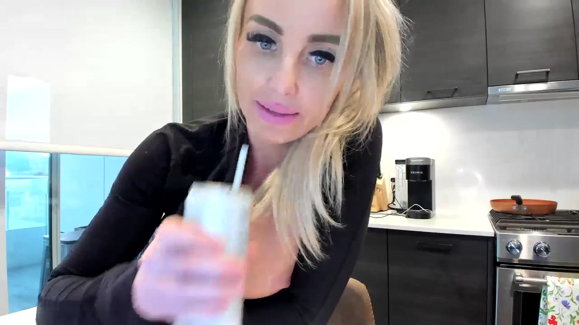 Gallery image thumbnail from BIRTHDAYBOOTS's myfreecams stream on, 04/03/2024, 02:38 image 16 of 20