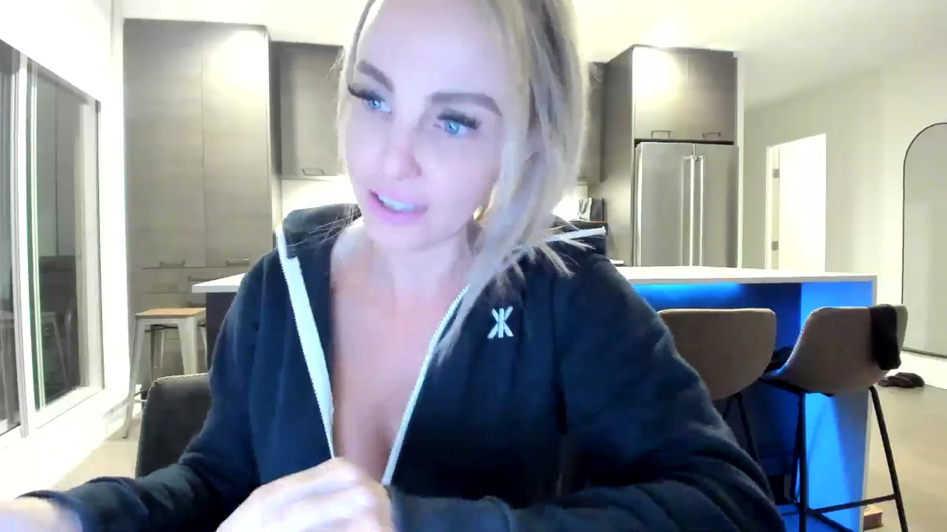Gallery image thumbnail from BIRTHDAYBOOTS's myfreecams stream on, 04/19/2024, 04:08 image 8 of 20