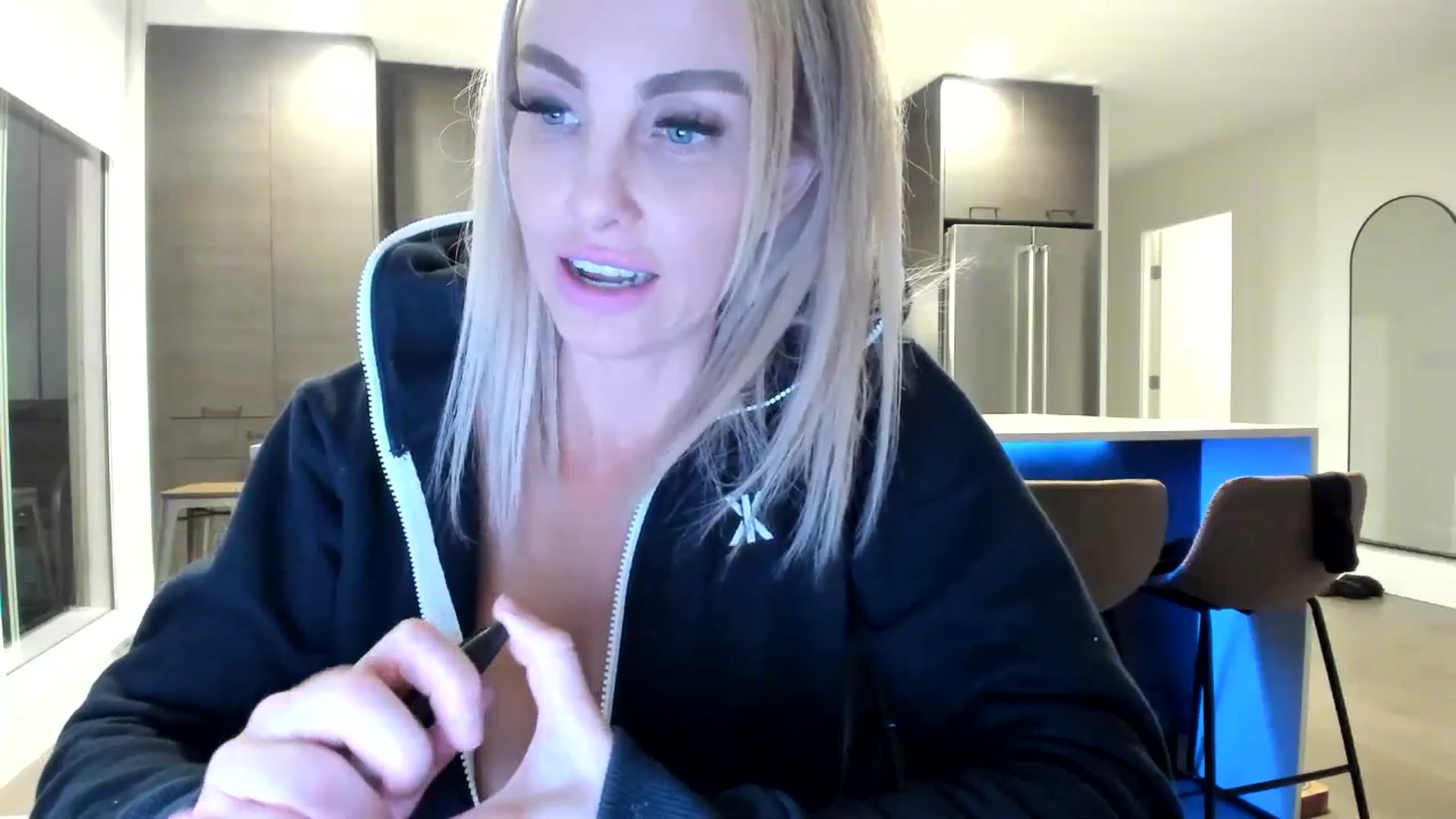 Gallery image thumbnail from BIRTHDAYBOOTS's myfreecams stream on, 04/19/2024, 04:08 image 7 of 20