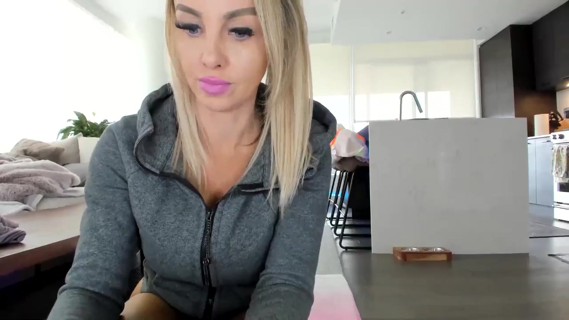 Gallery image thumbnail from BIRTHDAYBOOTS's myfreecams stream on, 04/27/2024, 21:40 image 2 of 20