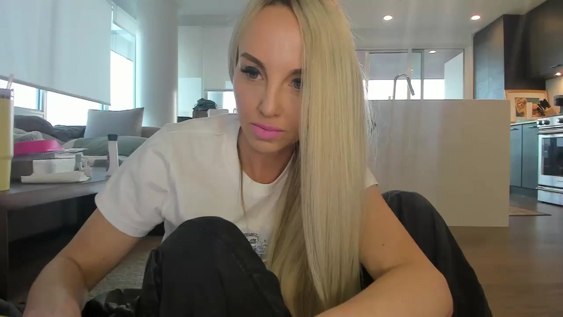 Gallery image thumbnail from BIRTHDAYBOOTS's myfreecams stream on, 04/18/2025, 03:31 image 1 of 20