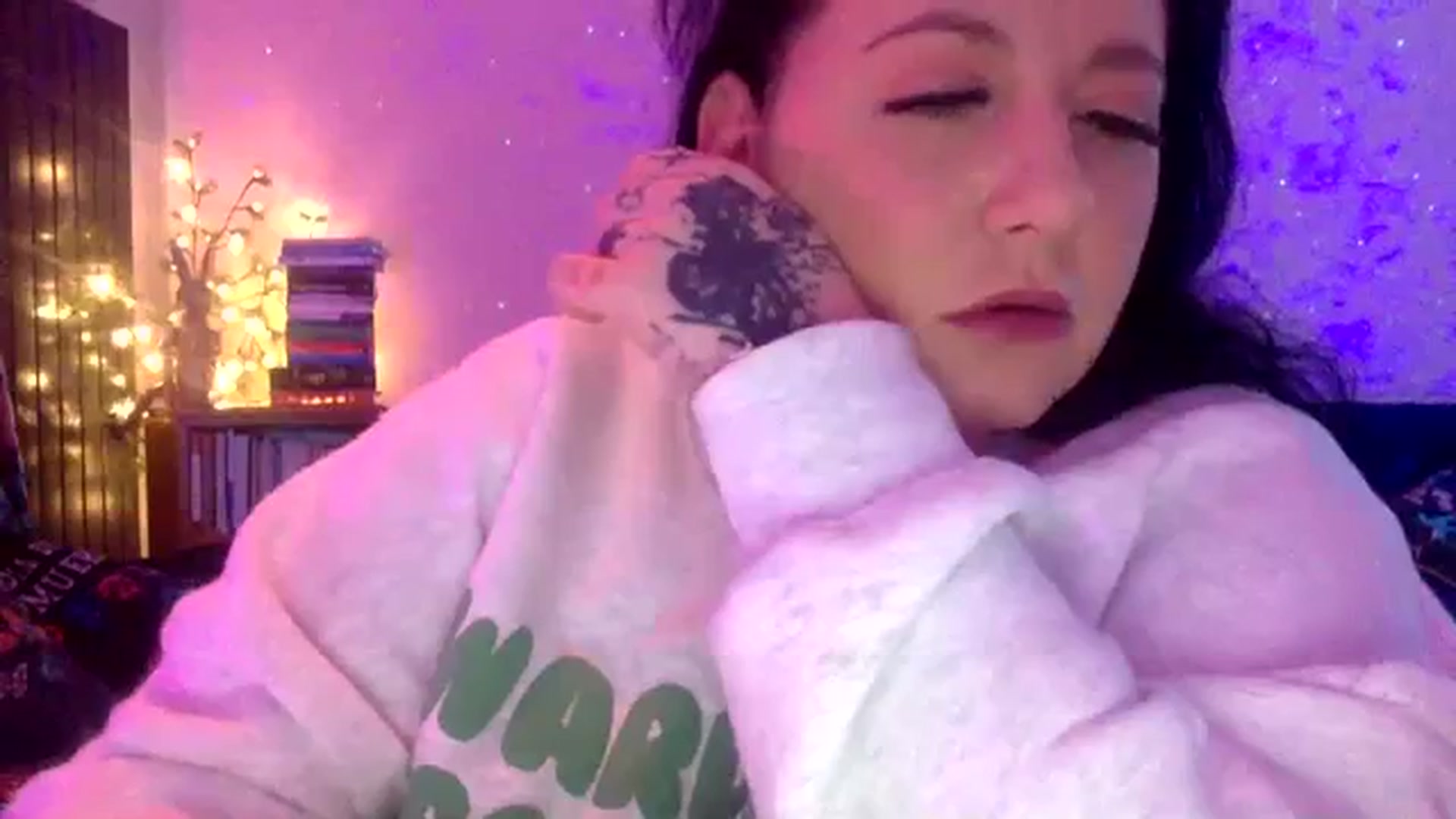 Gallery image thumbnail from BIRTHDAYPANDA's myfreecams stream on, 11/28/2023, 24:00 image 18 of 20