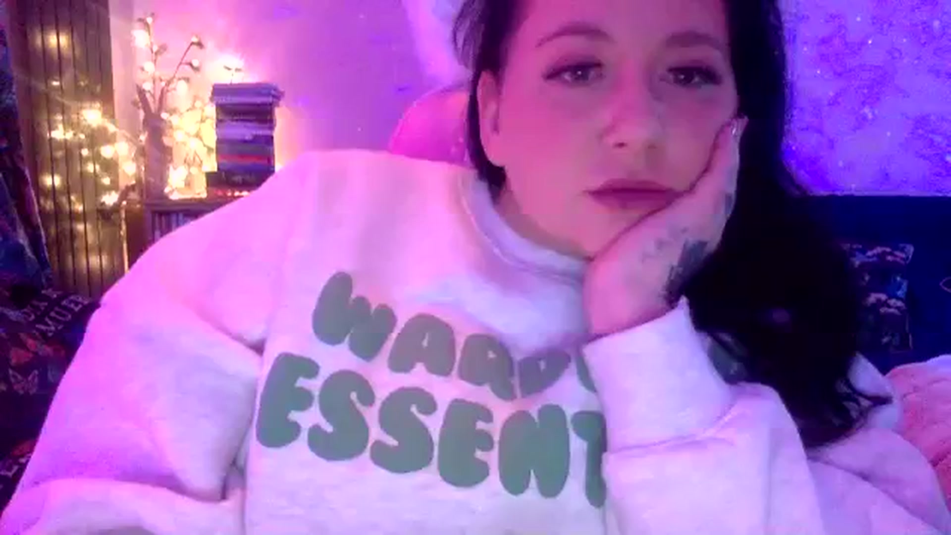 Gallery image thumbnail from BIRTHDAYPANDA's myfreecams stream on, 11/28/2023, 24:00 image 17 of 20