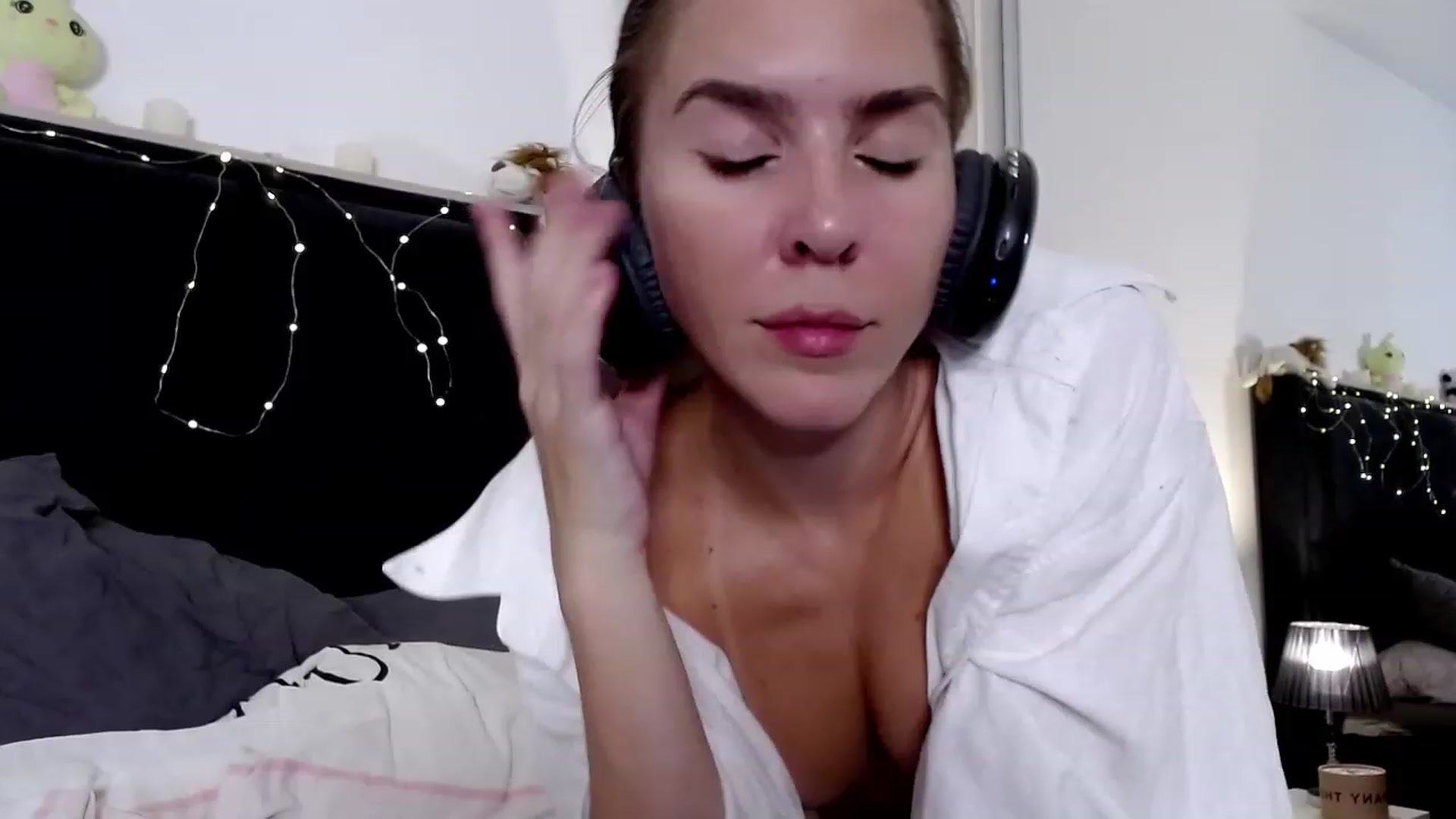 Gallery image thumbnail from BLUE_BIRD__'s myfreecams stream on, 10/27/2023, 19:14 image 15 of 20