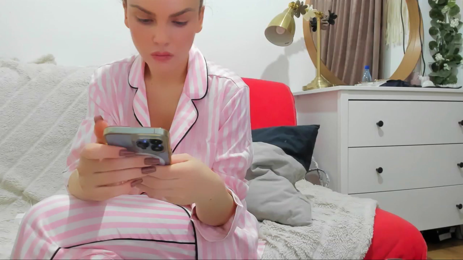 Gallery image thumbnail from BOMBSHELL___'s myfreecams stream on, 10/24/2024, 24:28 image 16 of 20