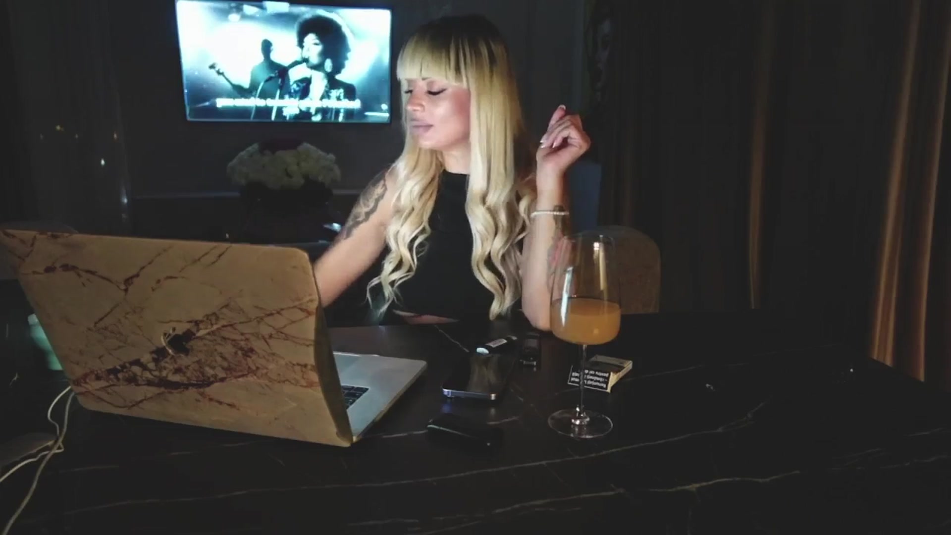 Gallery image thumbnail from BOO_D's myfreecams stream on, 08/31/2025, 20:54 image 16 of 20