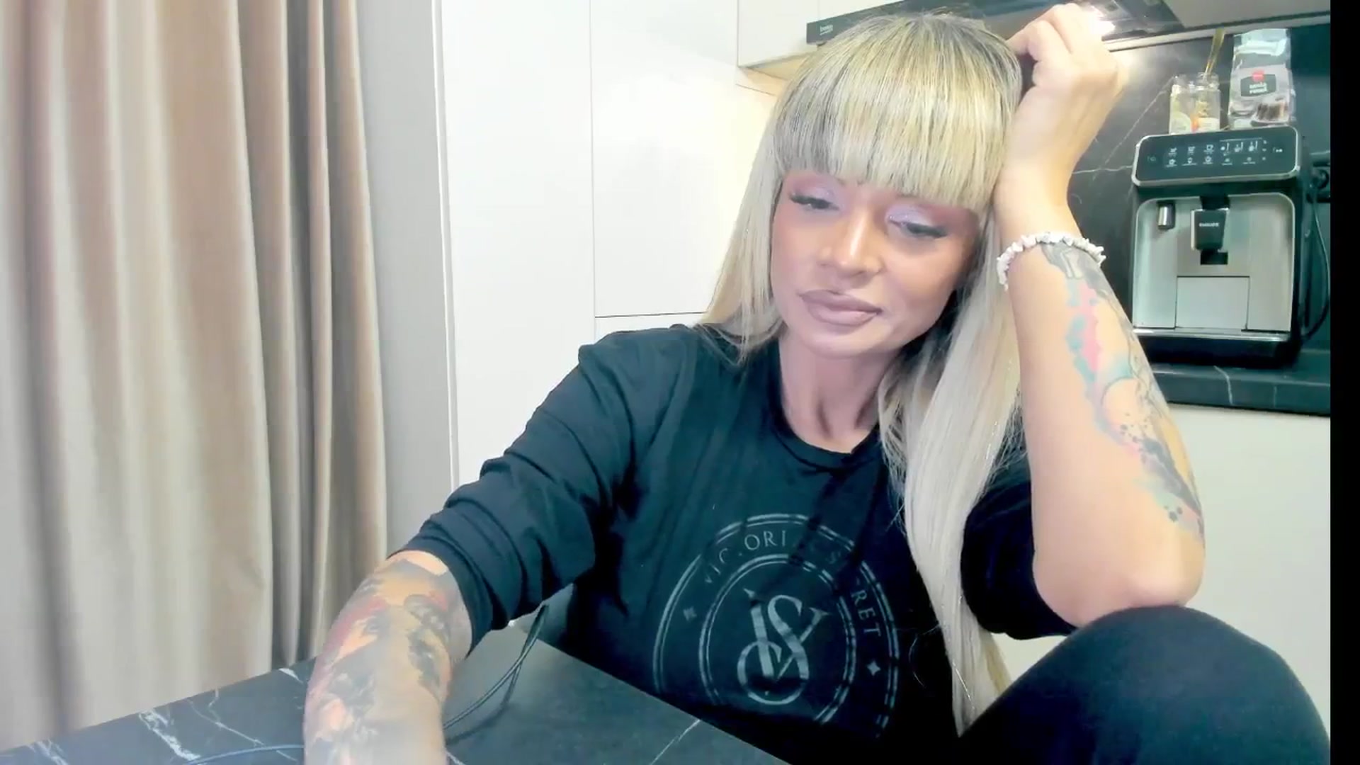 Gallery image thumbnail from BOO_D's myfreecams stream on, 10/21/2025, 20:27 image 6 of 20
