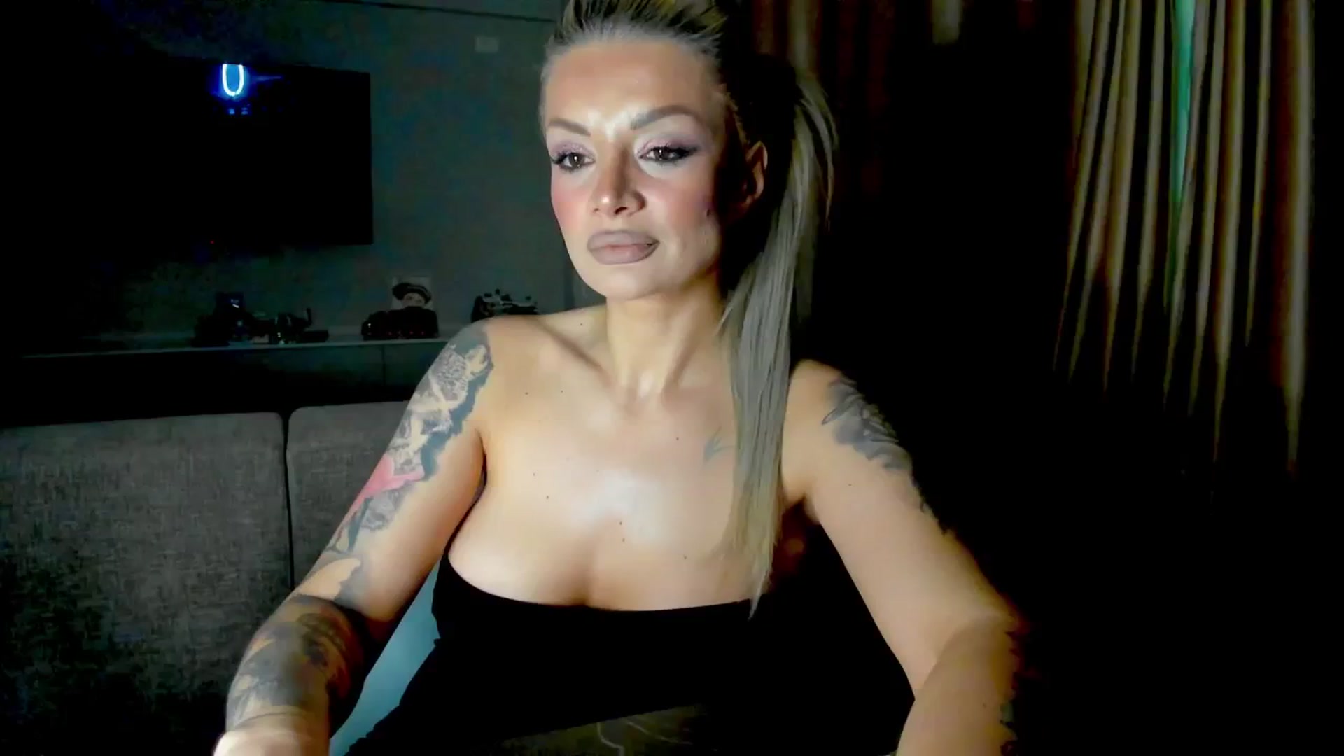 Gallery image thumbnail from BOO_D's myfreecams stream on, 01/04/2026, 18:40 image 9 of 20