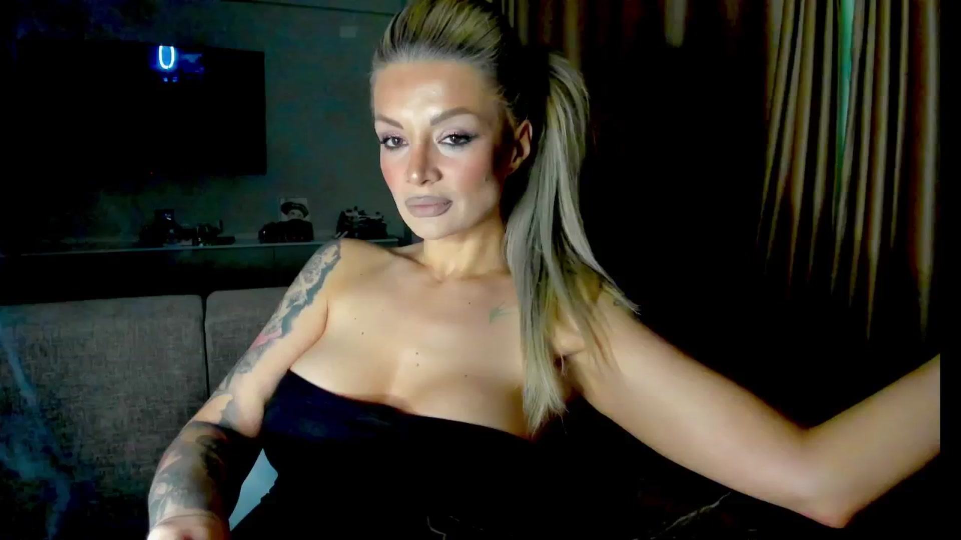Gallery image thumbnail from BOO_D's myfreecams stream on, 01/04/2026, 18:40 image 18 of 20