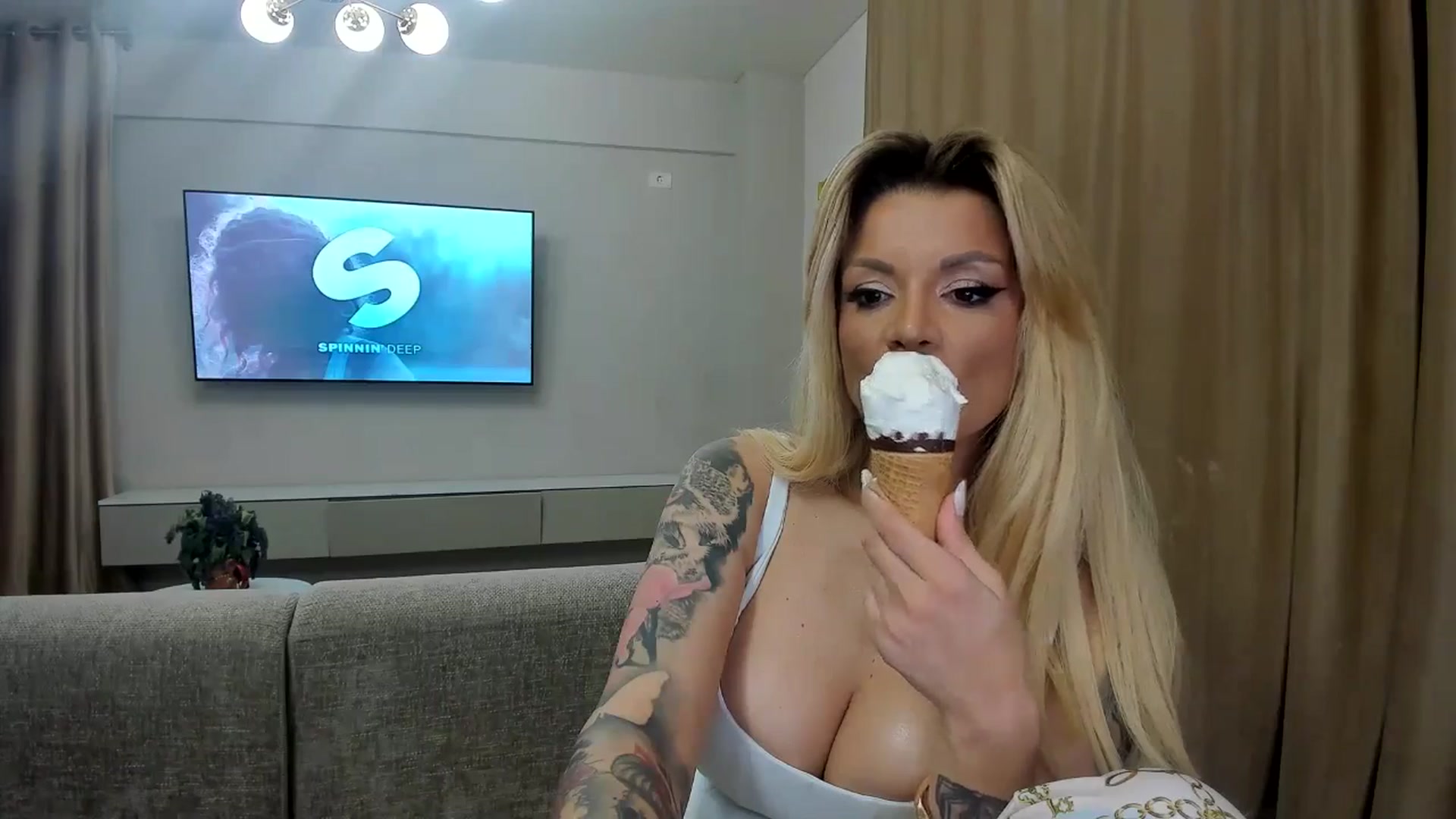 Gallery image thumbnail from BOO_D's myfreecams stream on, 05/02/2026, 22:41 image 16 of 20