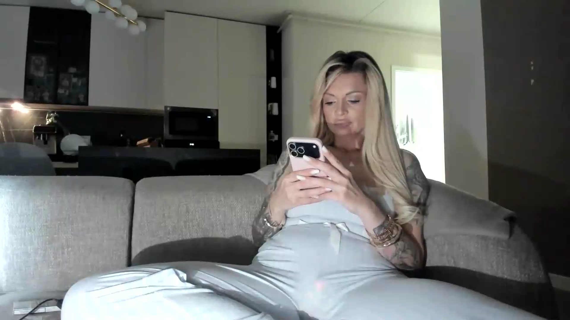 Gallery image thumbnail from BOO_D's myfreecams stream on, 05/13/2026, 18:57 image 16 of 20