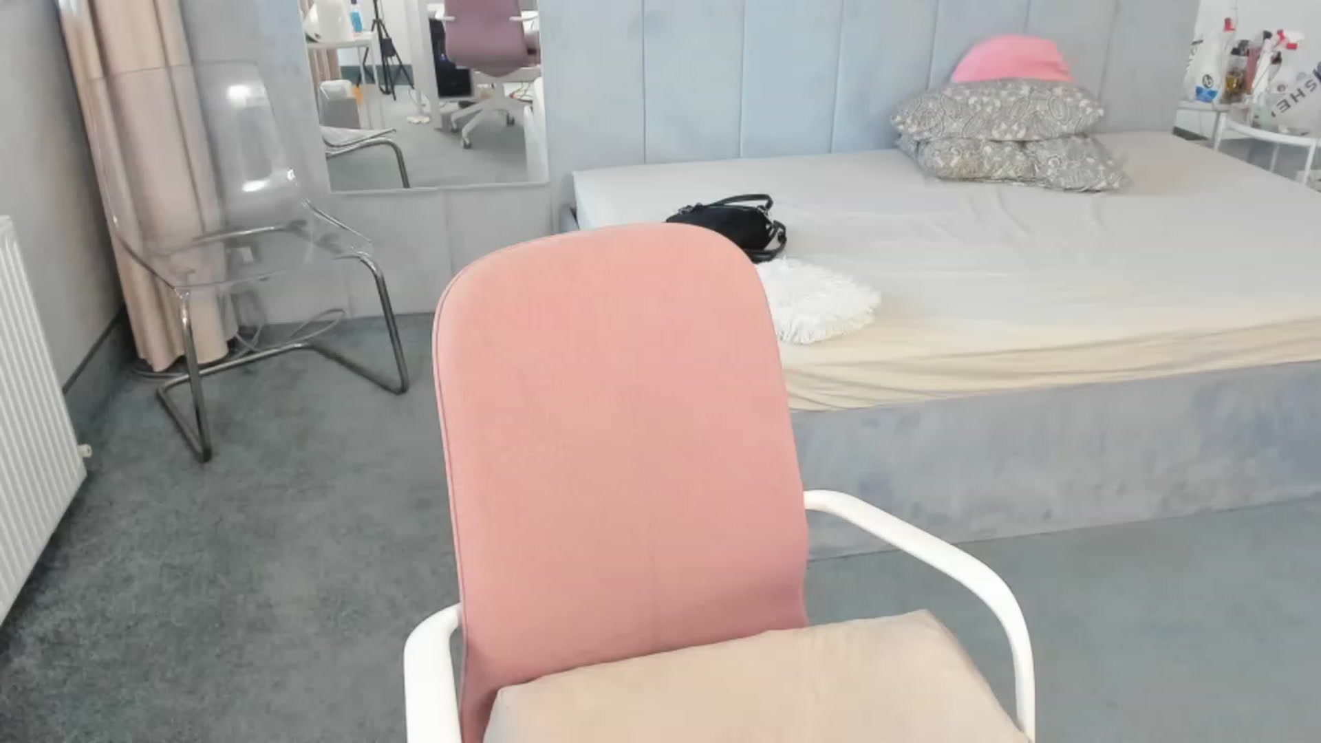 Gallery image thumbnail from B_Boo's myfreecams stream on, 01/25/2023, 12:37 image 14 of 20