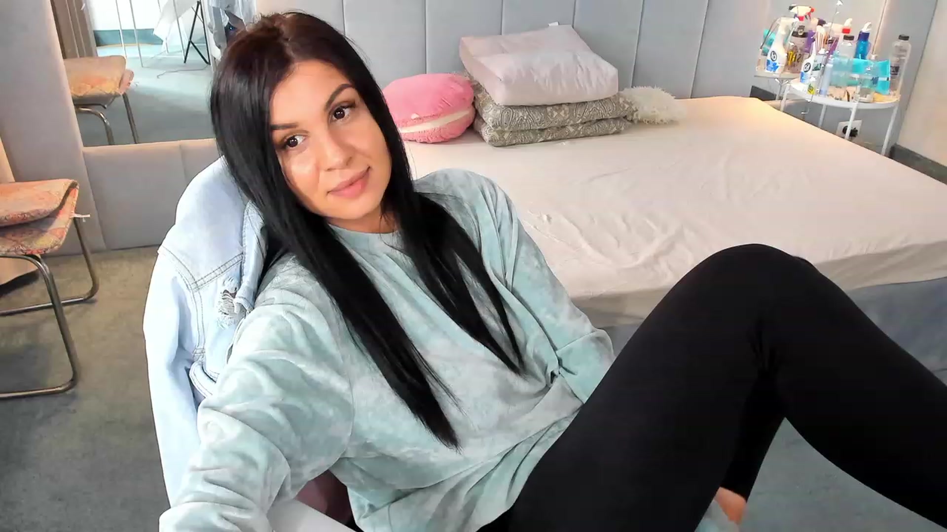 Gallery image thumbnail from B_Boo's myfreecams stream on, 03/11/2023, 14:07 image 4 of 20