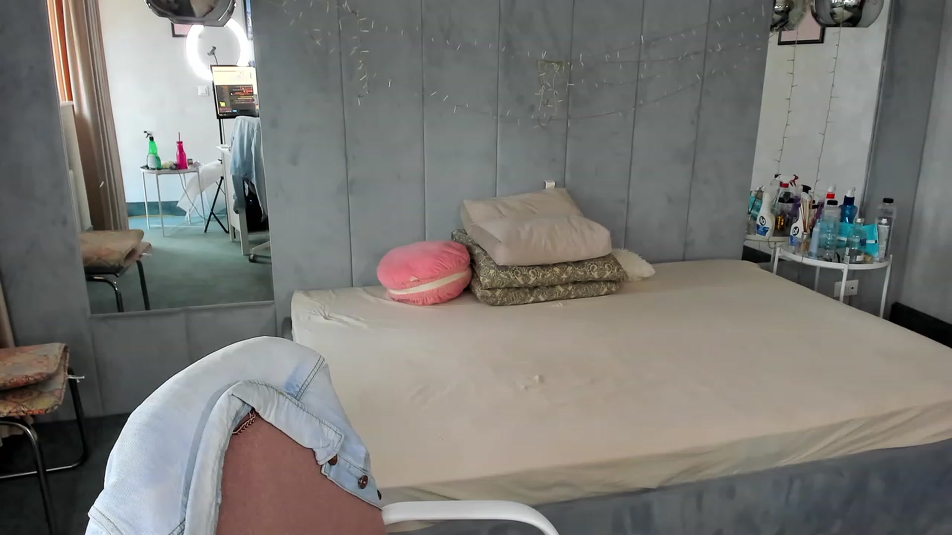 Gallery image thumbnail from B_Boo's myfreecams stream on, 03/17/2023, 10:01 image 4 of 20