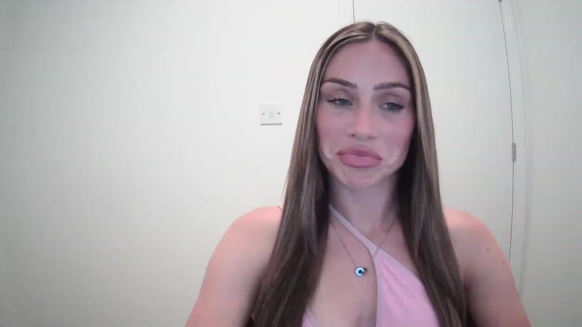 Gallery image thumbnail from B_Rhoades's myfreecams stream on, 05/31/2023, 15:48 image 3 of 20