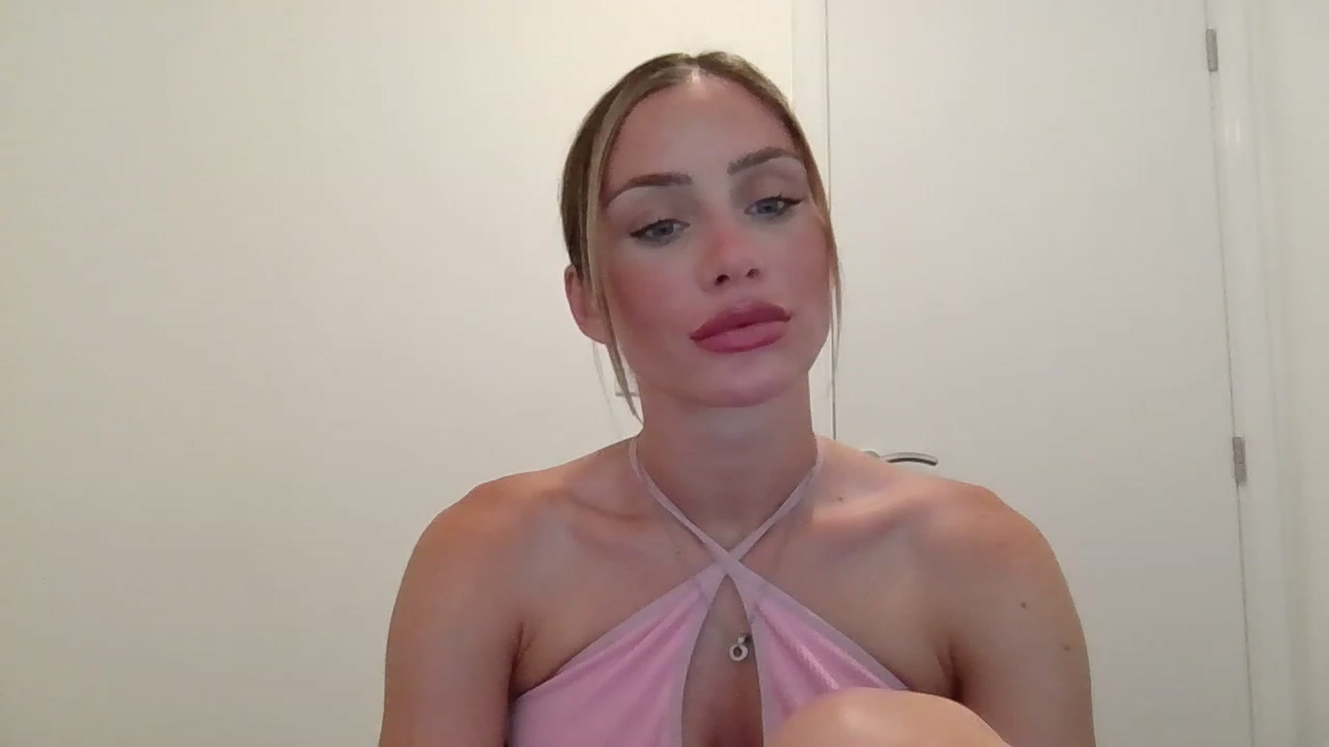 Gallery image thumbnail from B_Rhoades's myfreecams stream on, 06/14/2023, 12:37 image 6 of 20