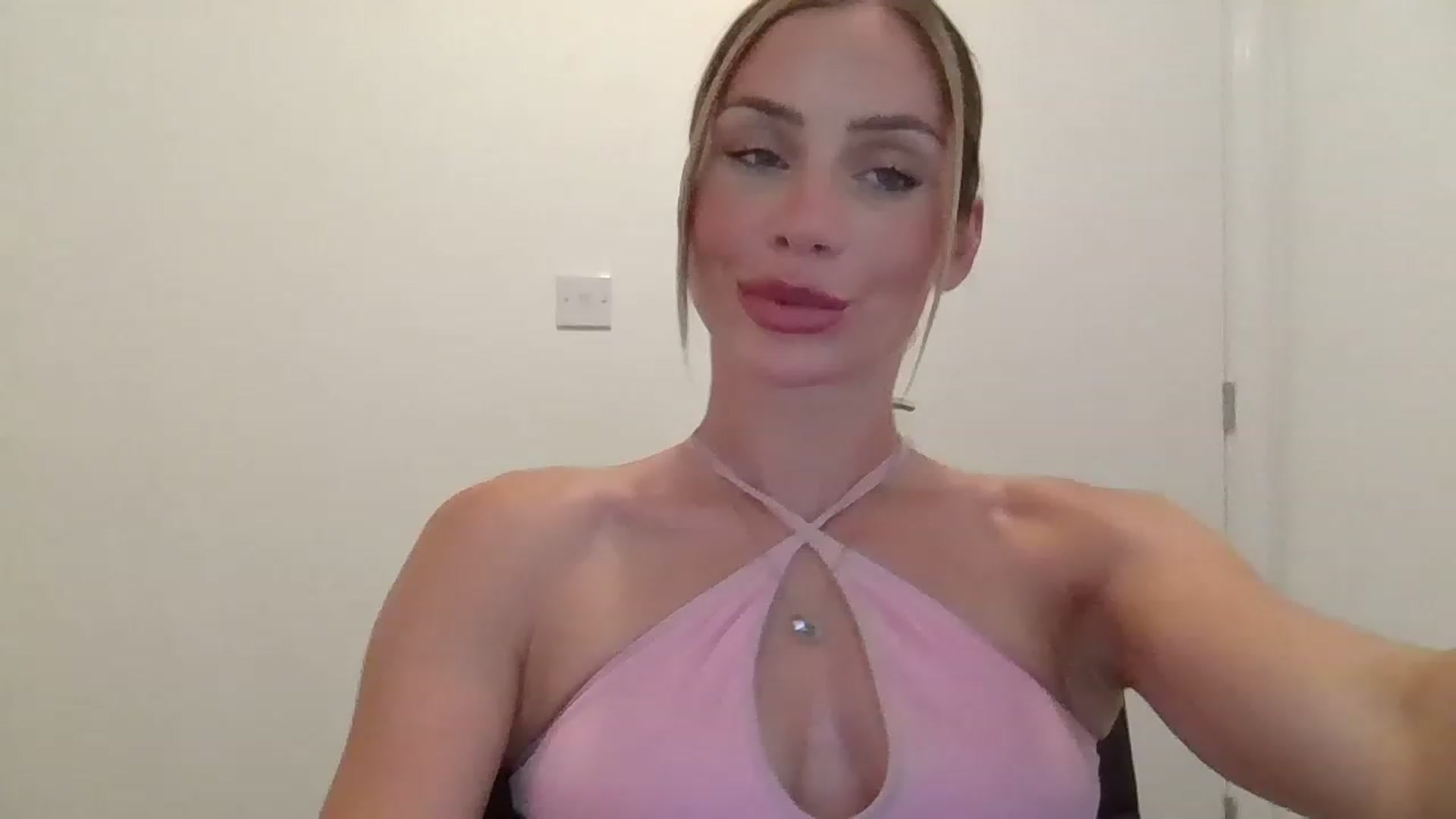 Gallery image thumbnail from B_Rhoades's myfreecams stream on, 06/14/2023, 12:37 image 9 of 20