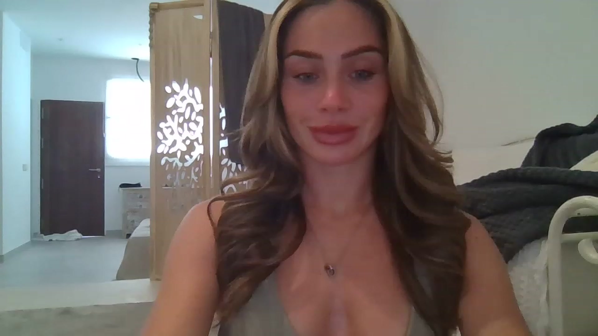 Gallery image thumbnail from B_Rhoades's myfreecams stream on, 07/10/2023, 11:17 image 3 of 20