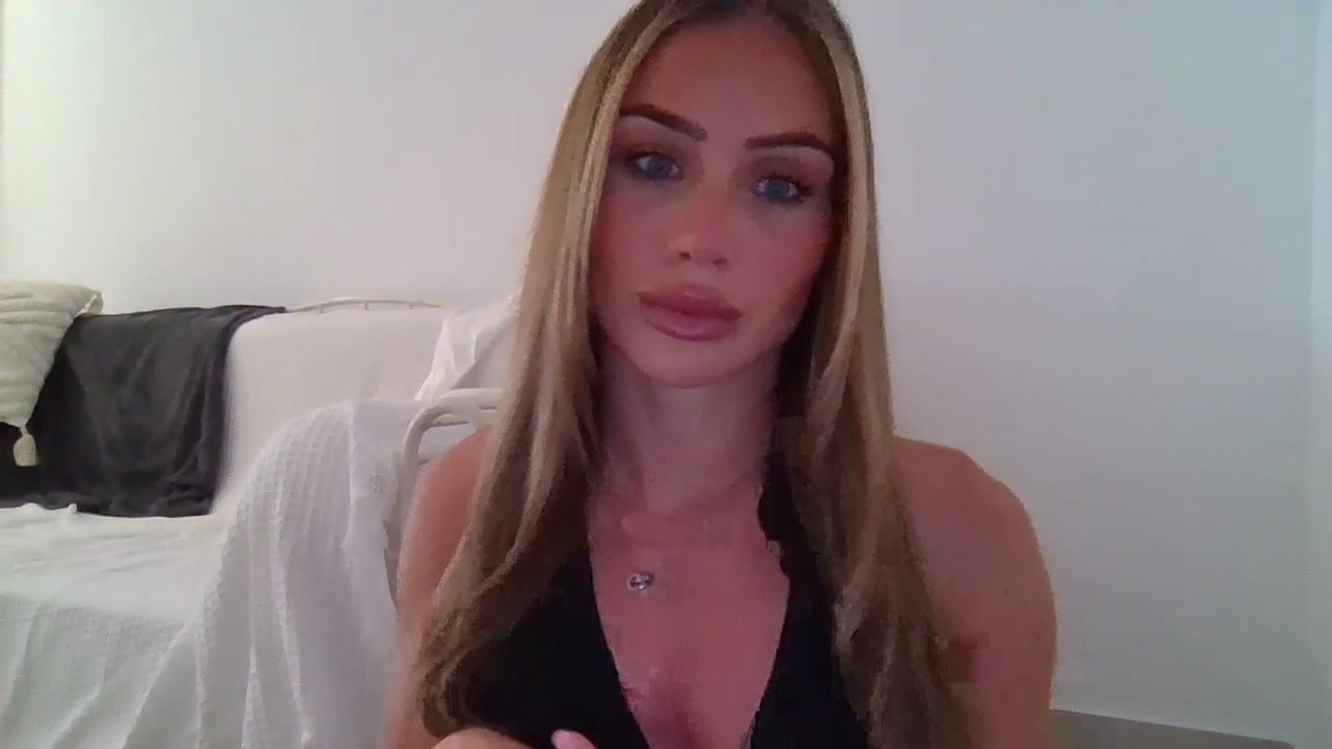 Gallery image thumbnail from B_Rhoades's myfreecams stream on, 07/14/2023, 16:25 image 19 of 20