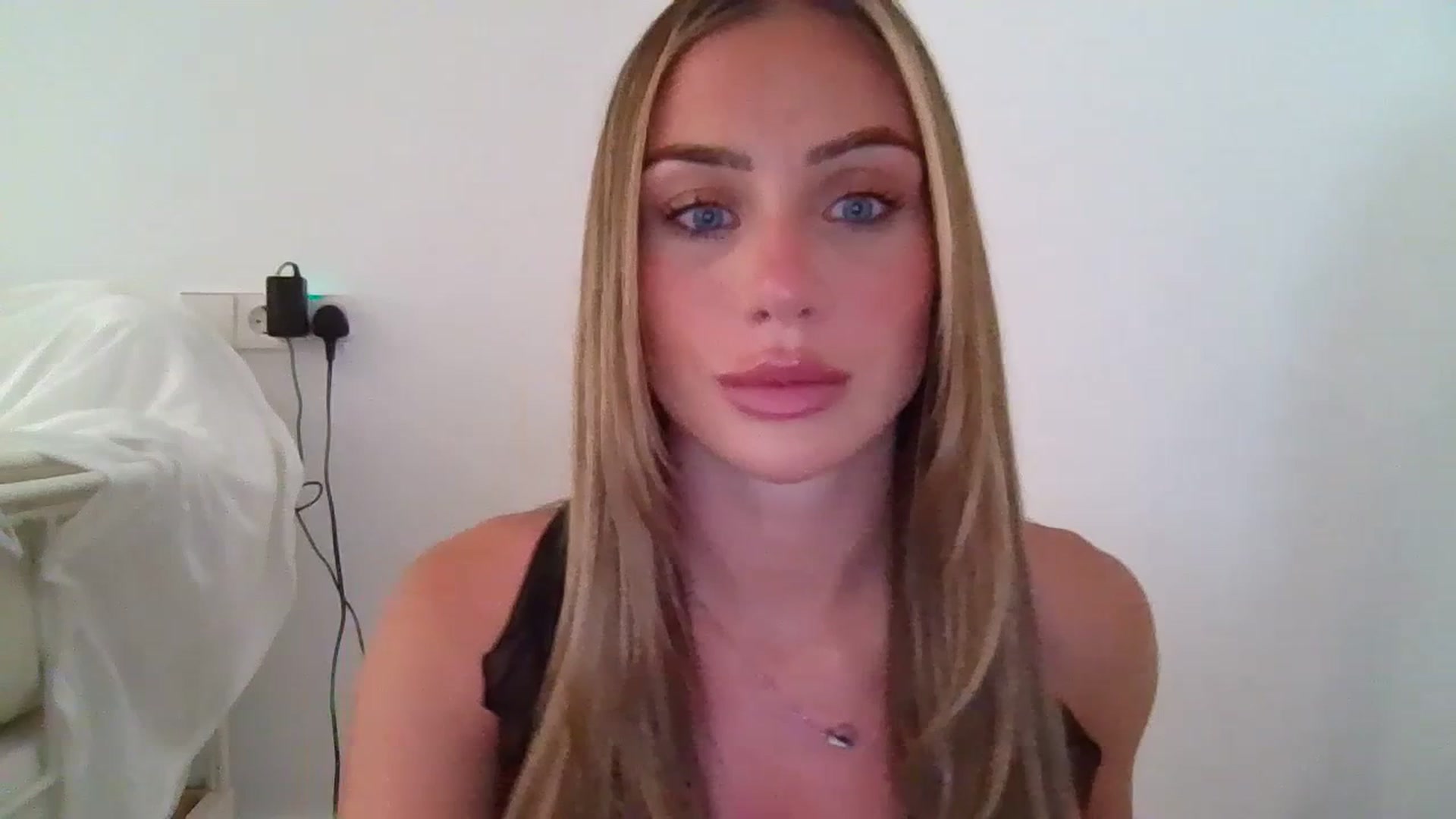 Gallery image thumbnail from B_Rhoades's myfreecams stream on, 07/14/2023, 17:27 image 12 of 20