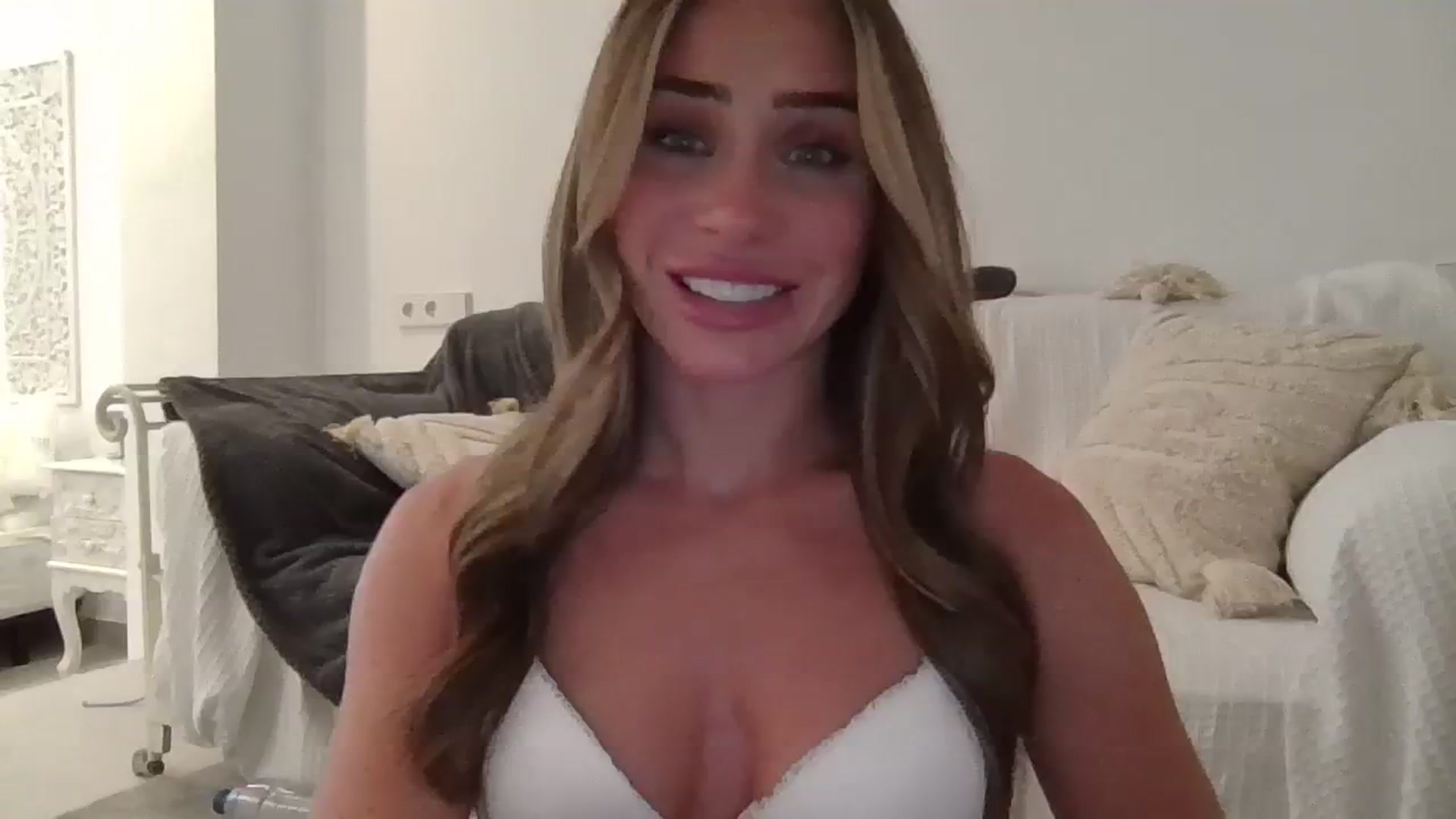 Gallery image thumbnail from B_Rhoades's myfreecams stream on, 07/26/2023, 17:34 image 18 of 20