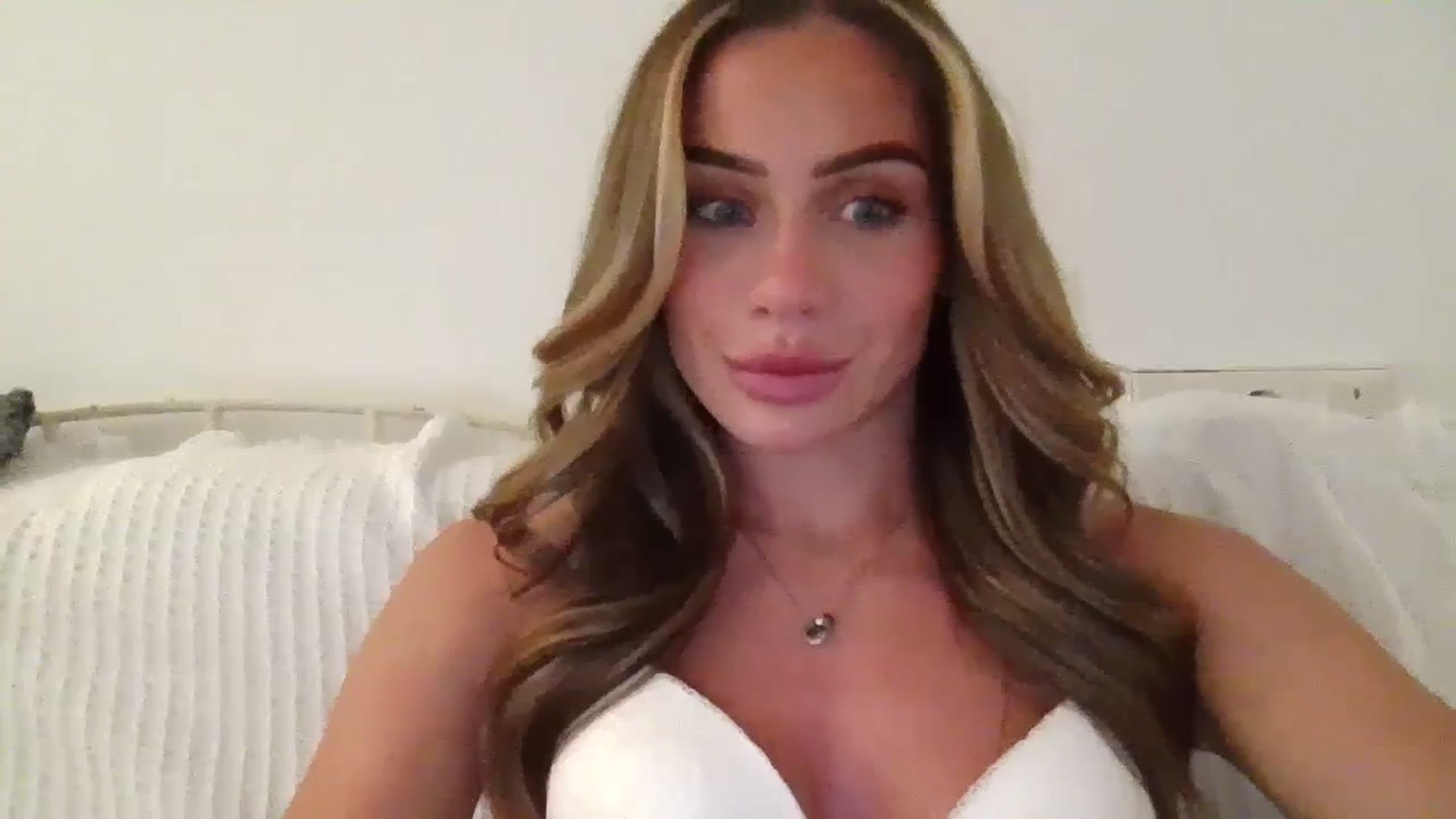 Gallery image thumbnail from B_Rhoades's myfreecams stream on, 08/04/2023, 18:17 image 20 of 20