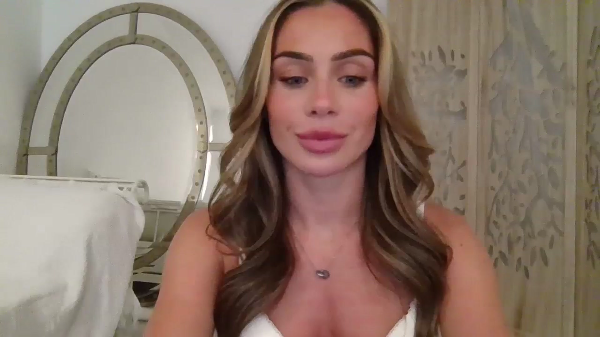 Gallery image thumbnail from B_Rhoades's myfreecams stream on, 08/04/2023, 18:17 image 2 of 20
