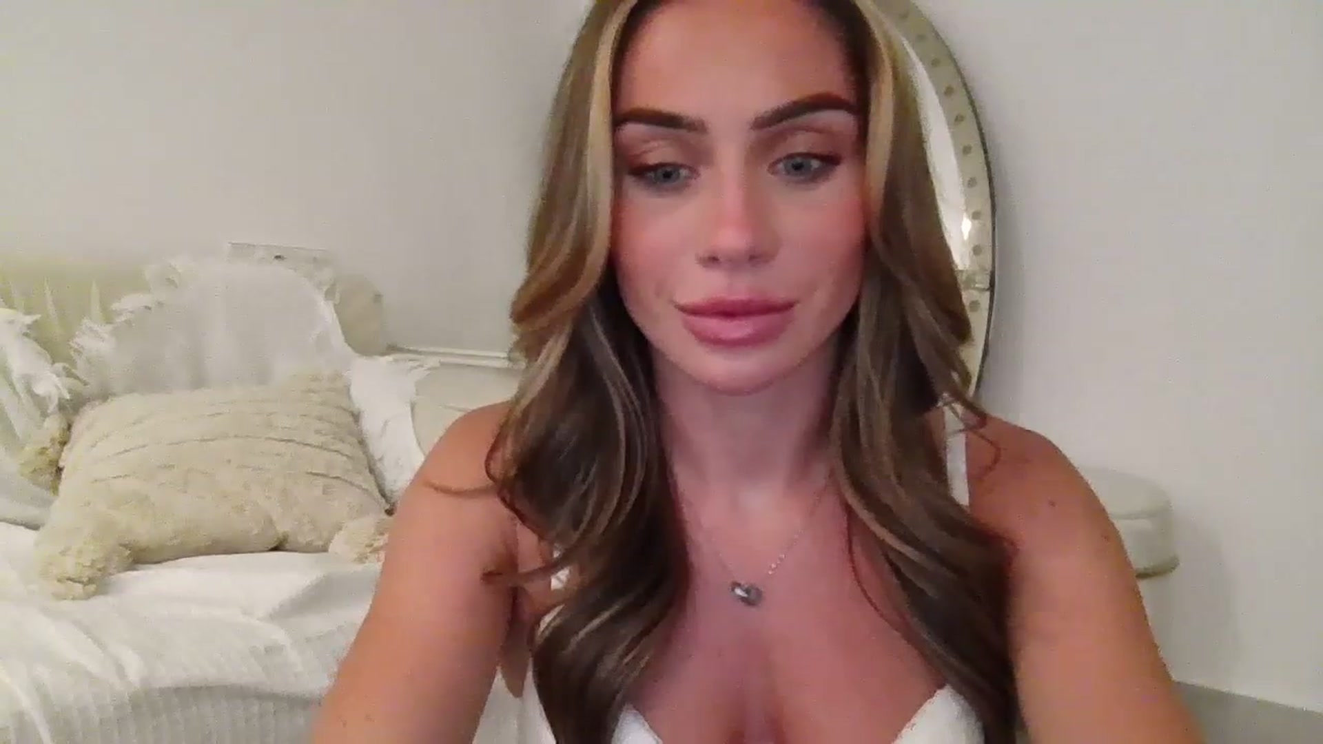 Gallery image thumbnail from B_Rhoades's myfreecams stream on, 08/04/2023, 18:56 image 12 of 20