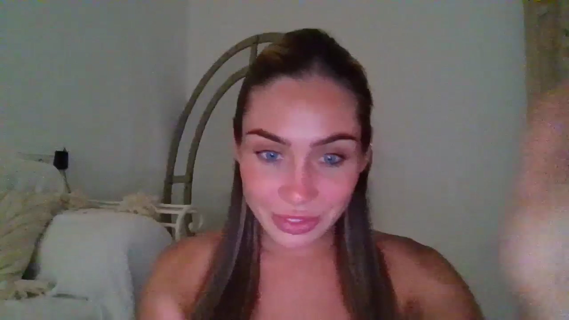 Gallery image thumbnail from B_Rhoades's myfreecams stream on, 08/08/2023, 21:01 image 10 of 20