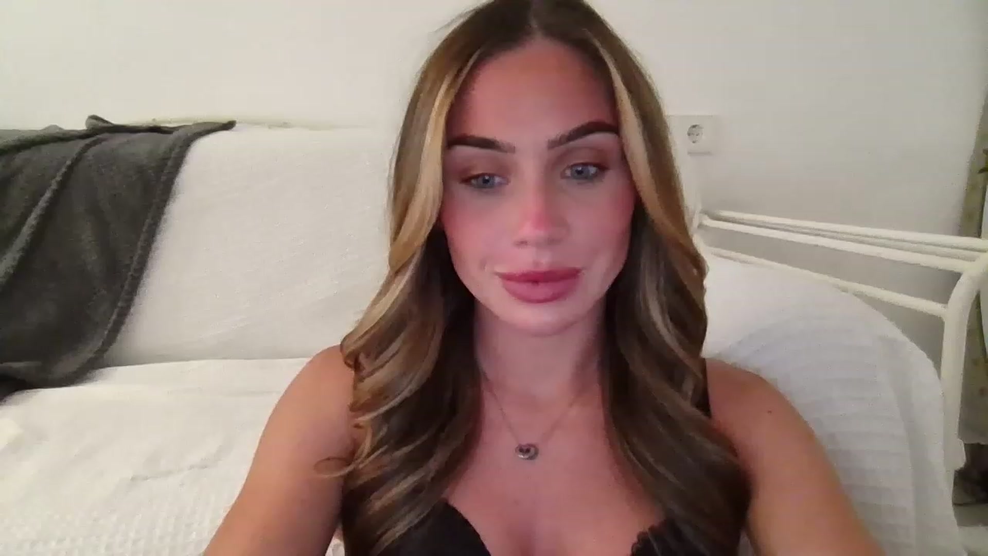 Gallery image thumbnail from B_Rhoades's myfreecams stream on, 08/15/2023, 17:31 image 1 of 20