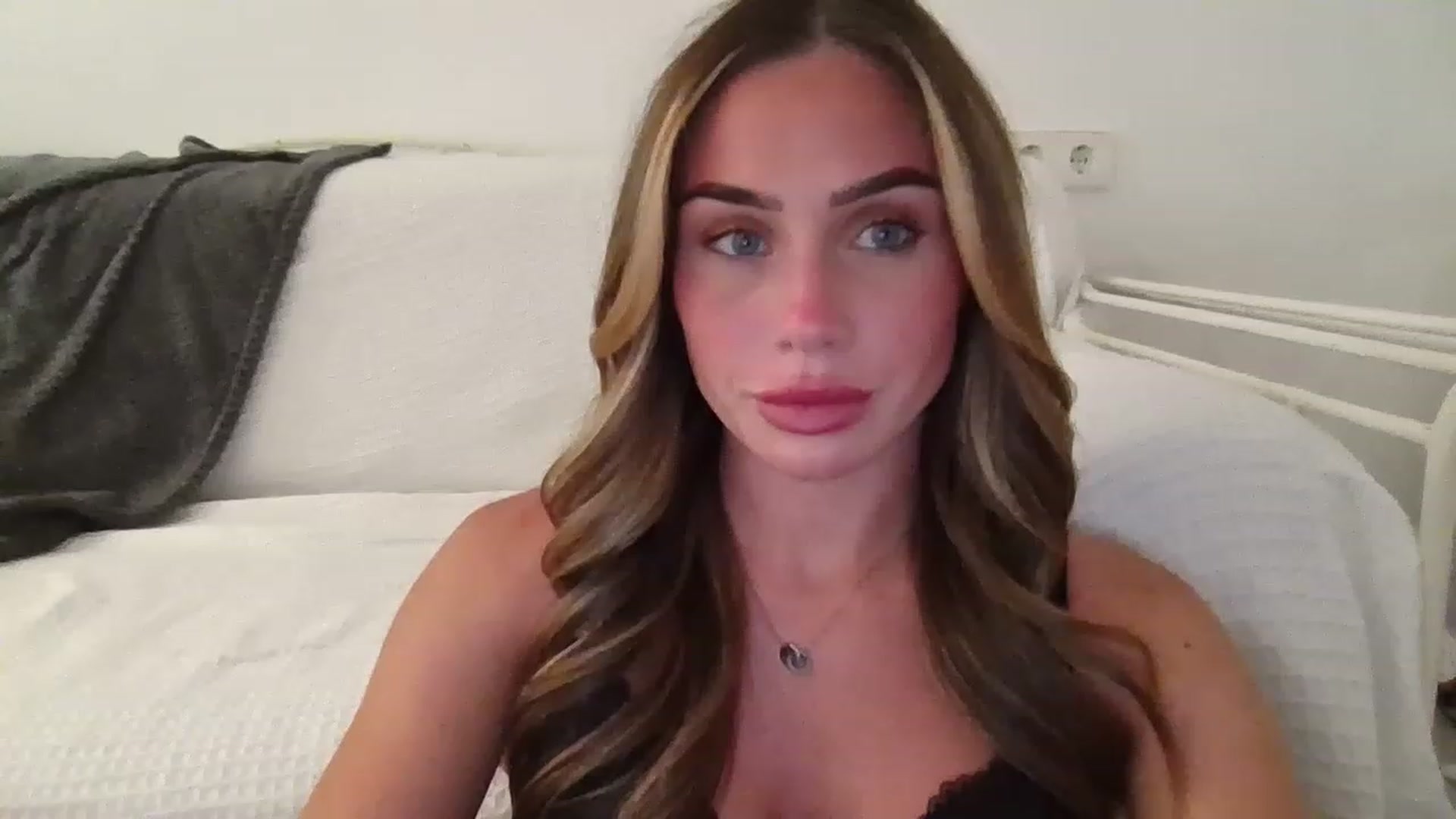 Gallery image thumbnail from B_Rhoades's myfreecams stream on, 08/15/2023, 17:31 image 4 of 20