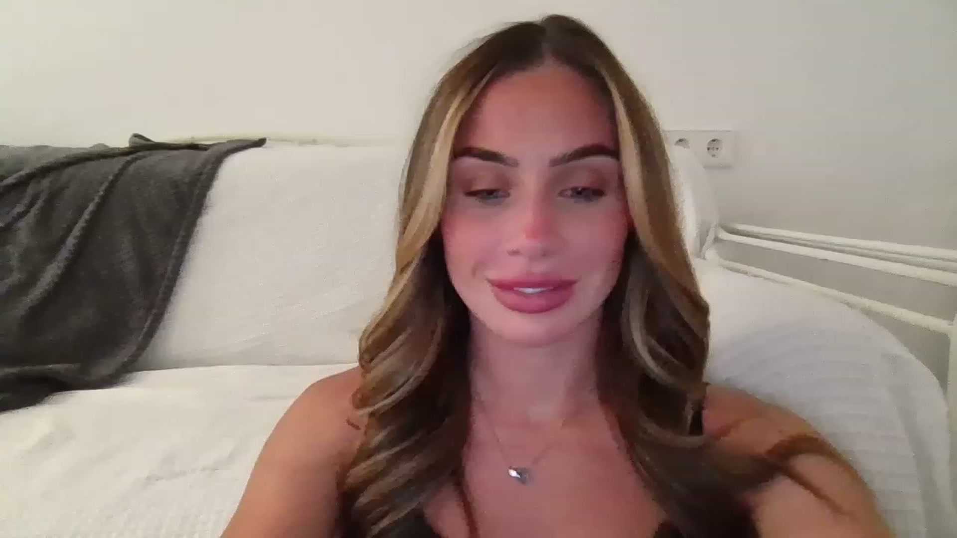 Gallery image thumbnail from B_Rhoades's myfreecams stream on, 08/15/2023, 17:31 image 2 of 20