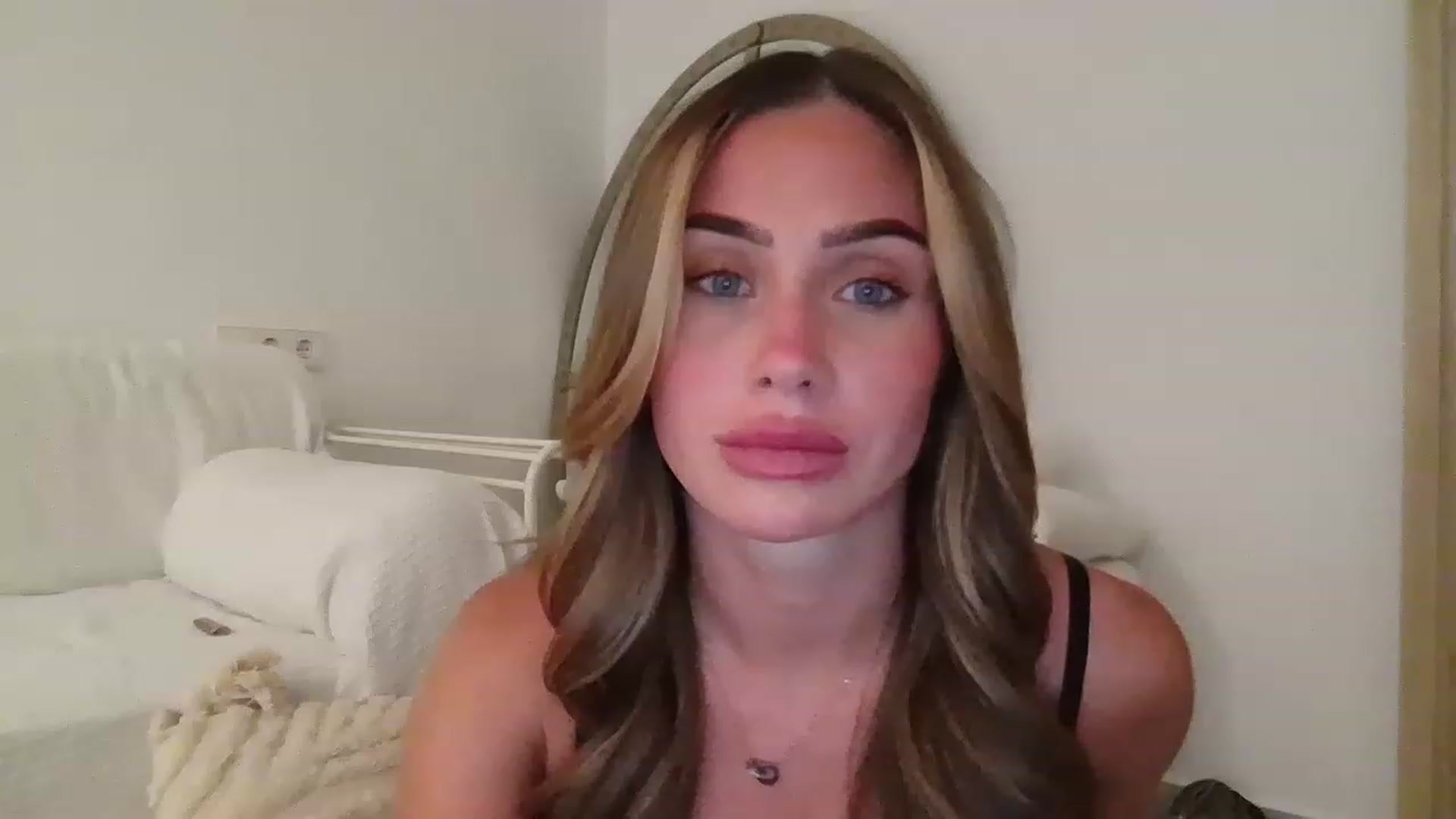 Gallery image thumbnail from B_Rhoades's myfreecams stream on, 08/15/2023, 17:54 image 19 of 20