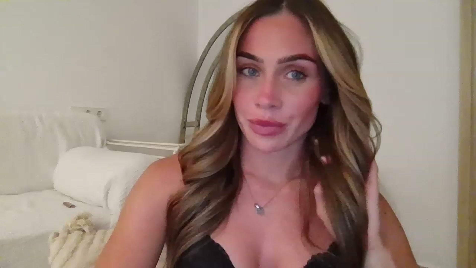 Gallery image thumbnail from B_Rhoades's myfreecams stream on, 08/15/2023, 17:54 image 18 of 20