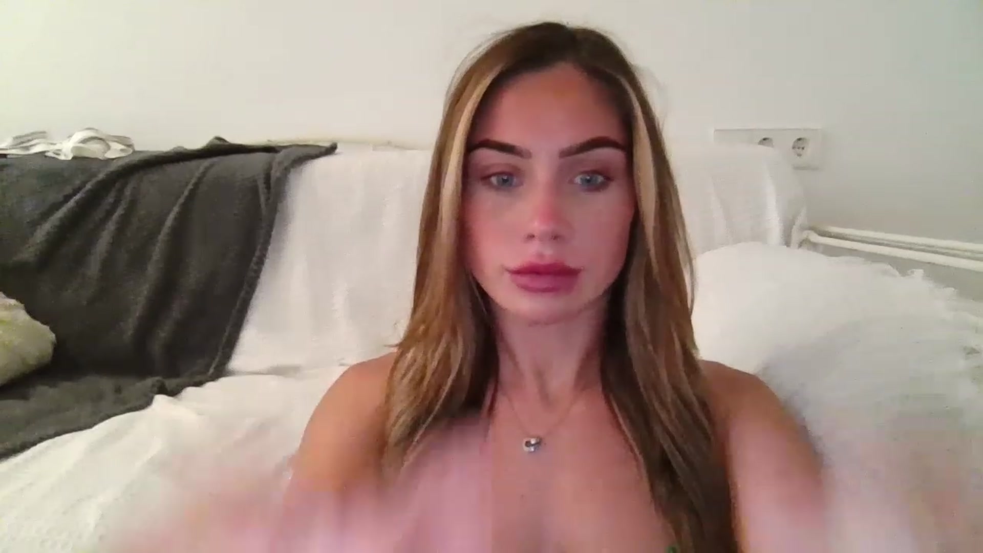 Gallery image thumbnail from B_Rhoades's myfreecams stream on, 08/17/2023, 08:19 image 19 of 20
