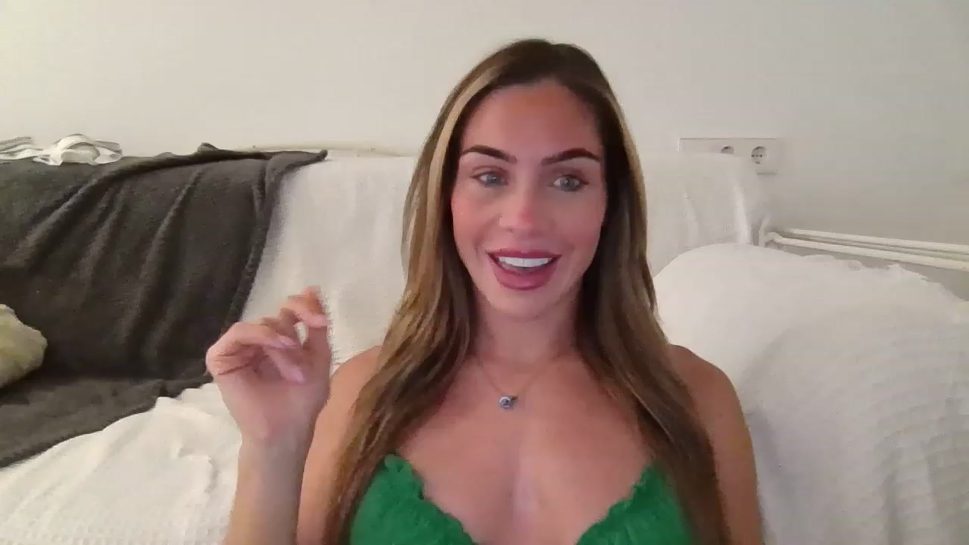 Gallery image thumbnail from B_Rhoades's myfreecams stream on, 08/17/2023, 08:19 image 3 of 20