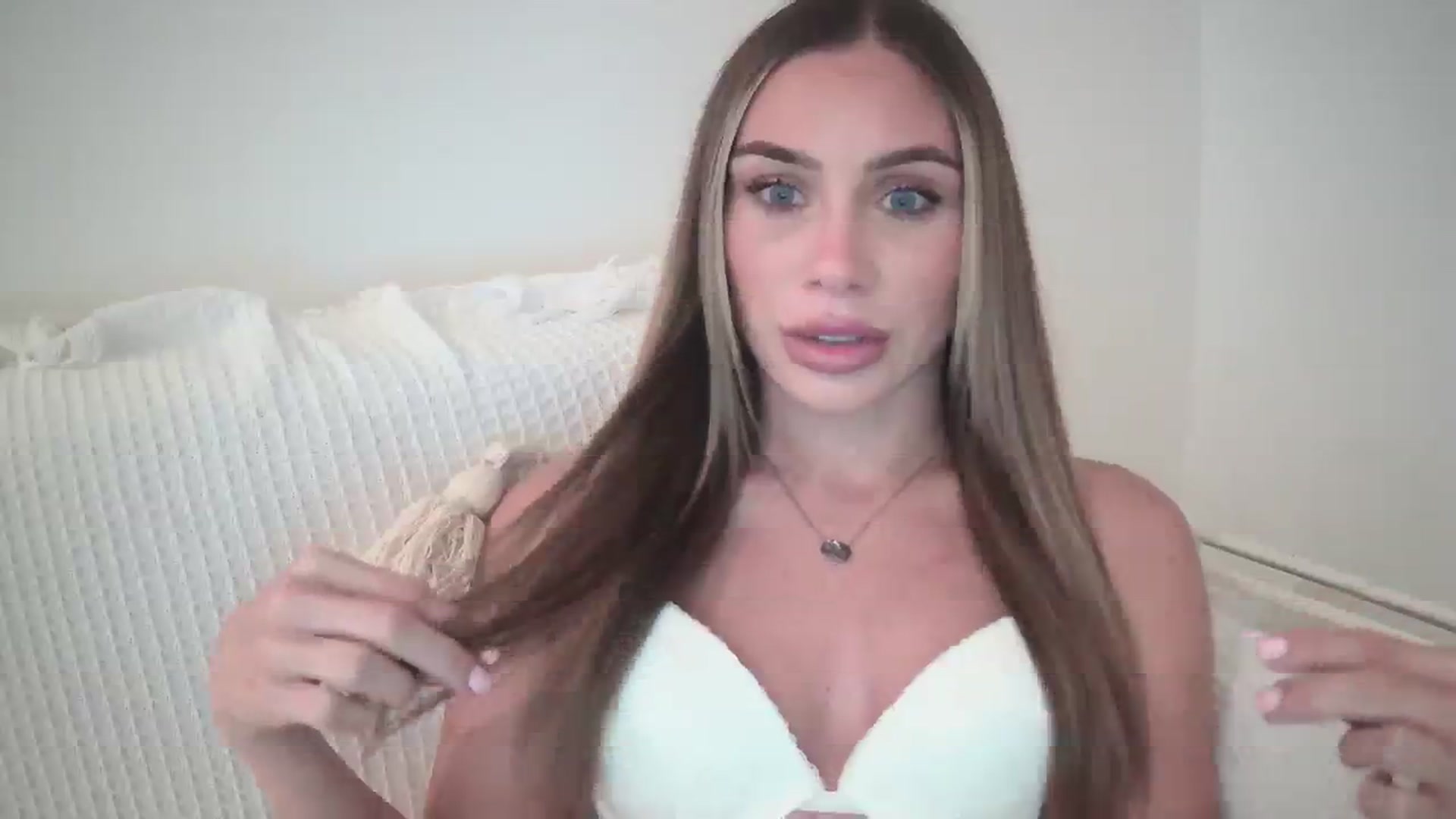 Gallery image thumbnail from B_Rhoades's myfreecams stream on, 09/12/2023, 17:39 image 5 of 20