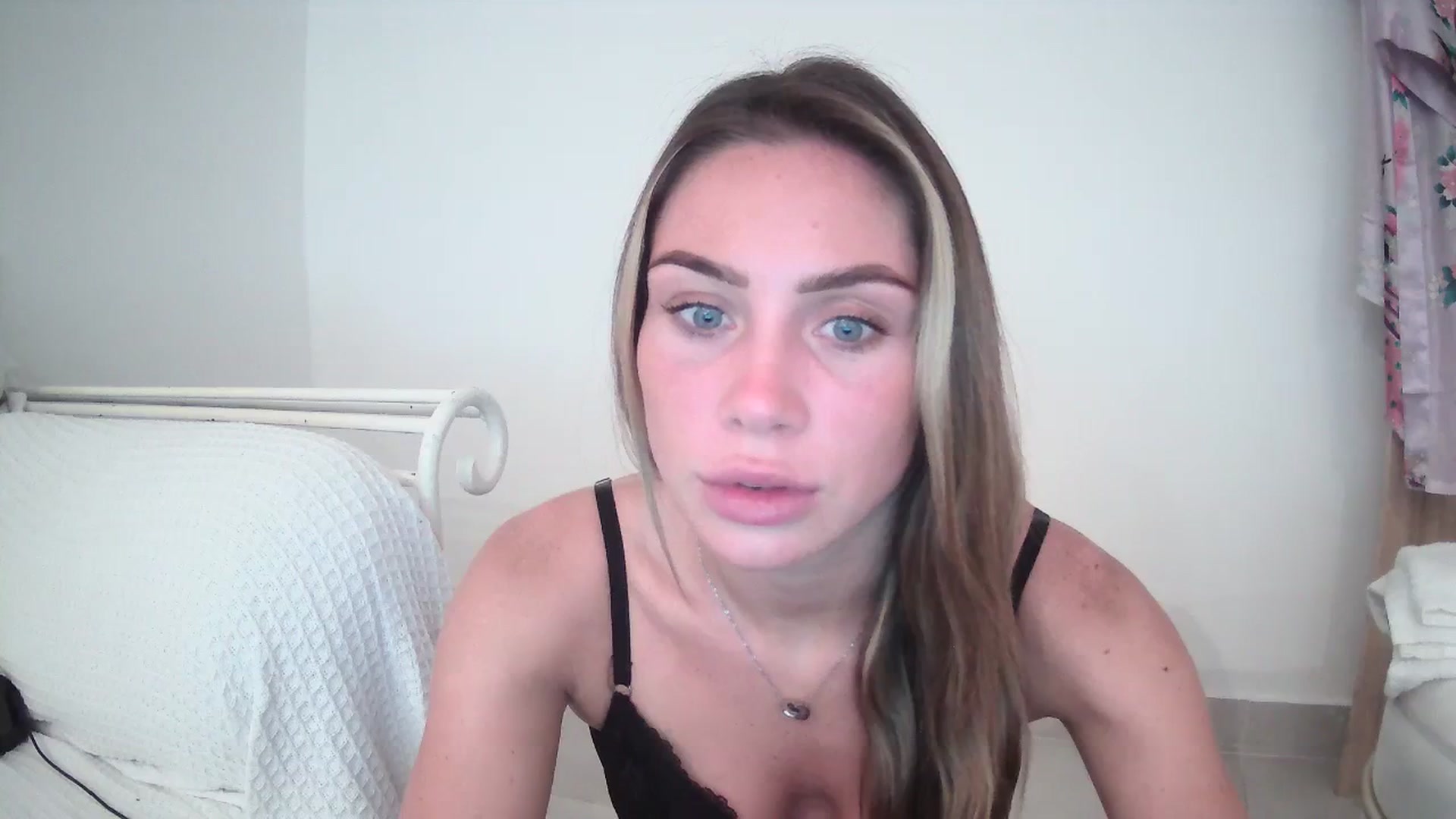 Gallery image thumbnail from B_Rhoades's myfreecams stream on, 09/15/2023, 08:55 image 18 of 20