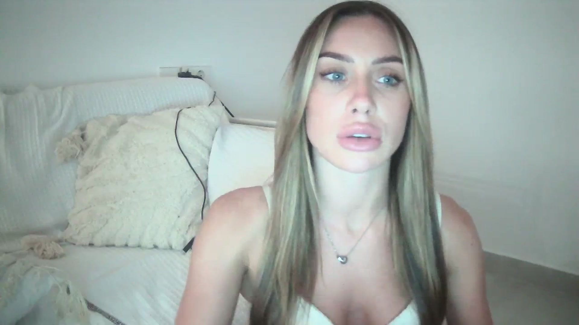 Gallery image thumbnail from B_Rhoades's myfreecams stream on, 09/19/2023, 17:39 image 19 of 20
