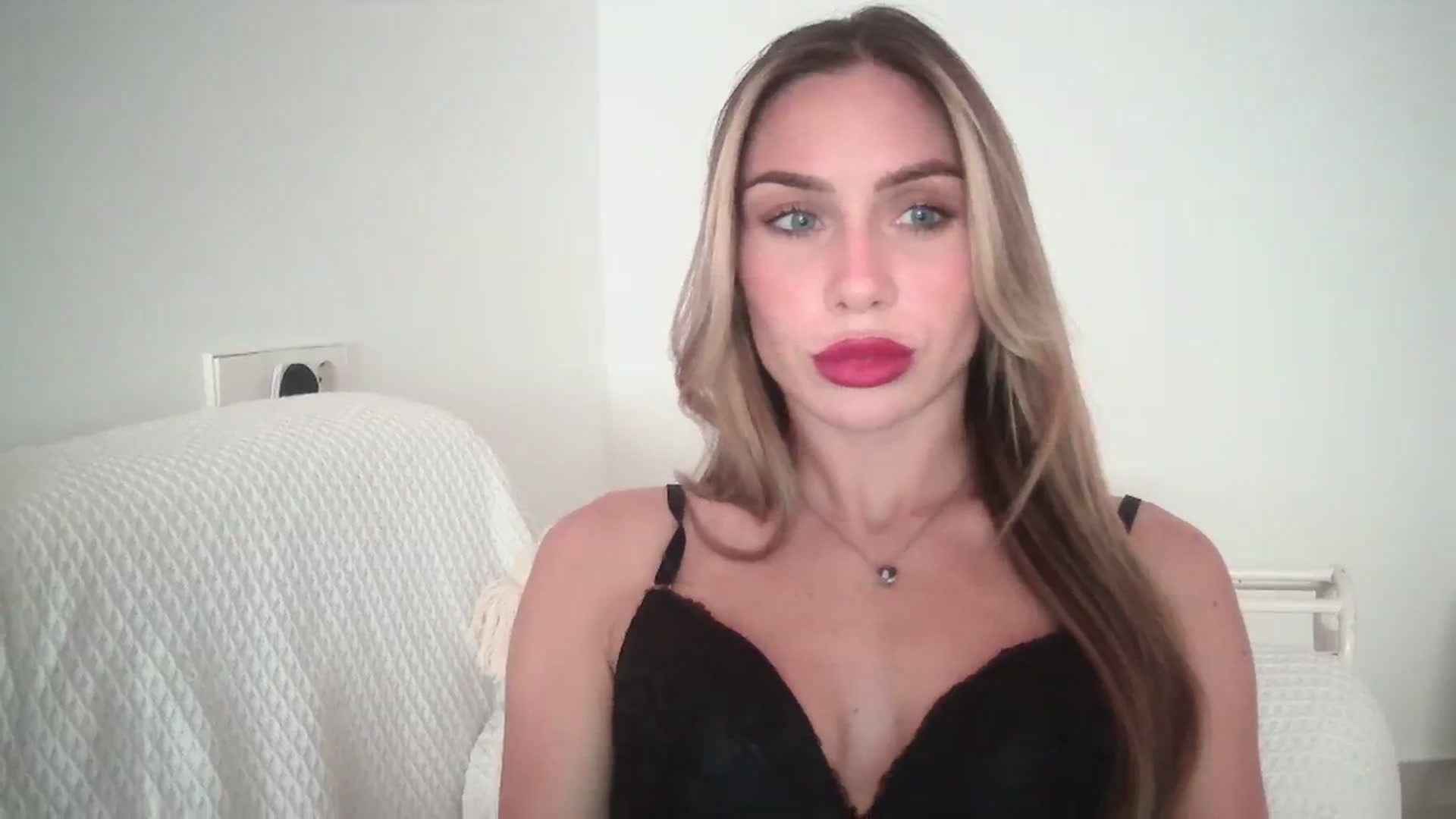 Gallery image thumbnail from B_Rhoades's myfreecams stream on, 09/20/2023, 14:13 image 8 of 20