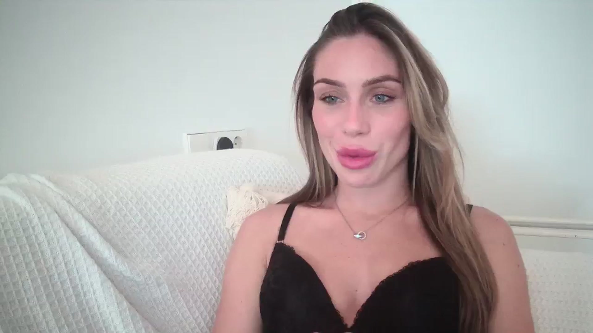 Gallery image thumbnail from B_Rhoades's myfreecams stream on, 09/20/2023, 14:39 image 18 of 20