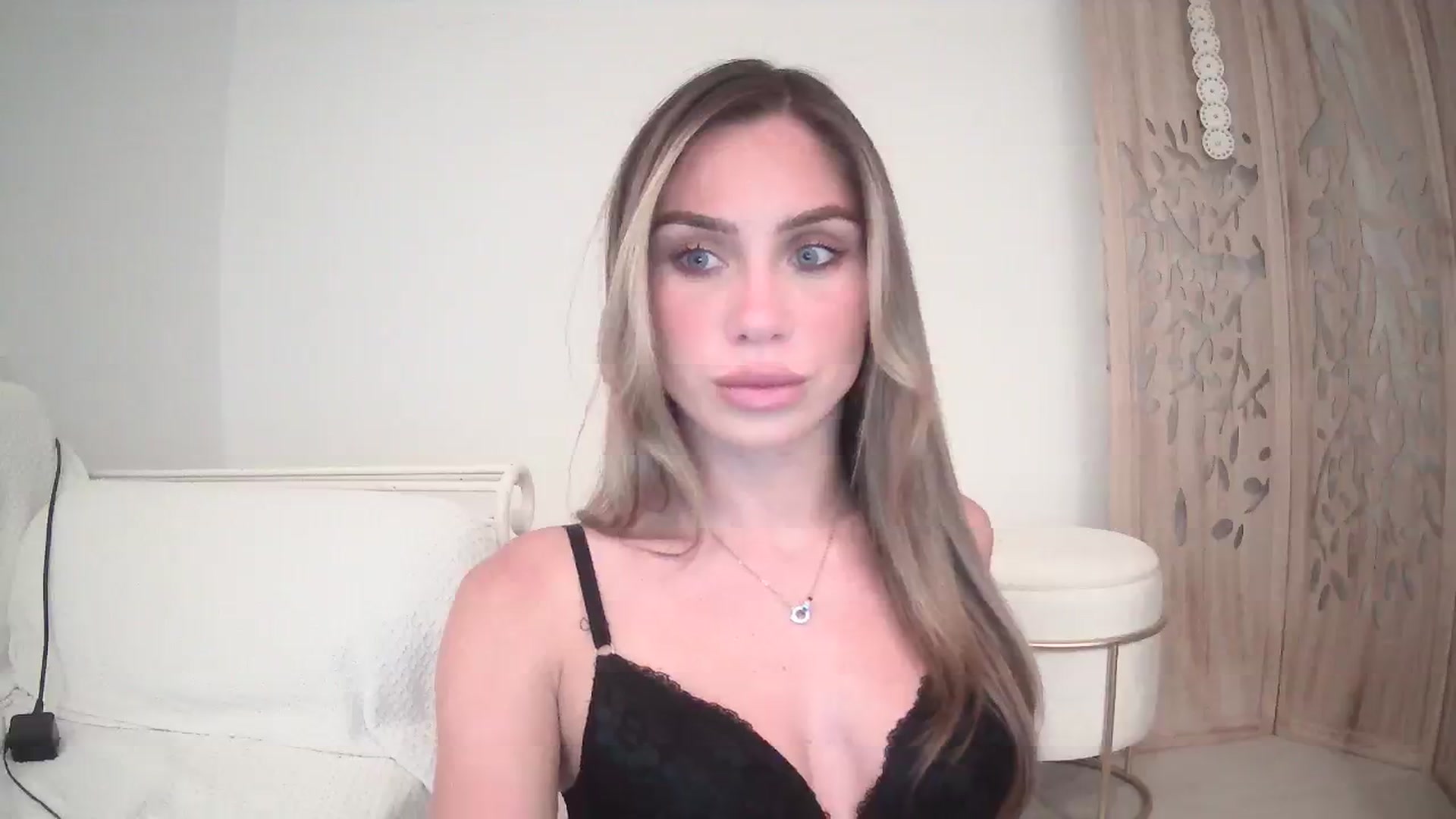 Gallery image thumbnail from B_Rhoades's myfreecams stream on, 09/20/2023, 18:28 image 11 of 20