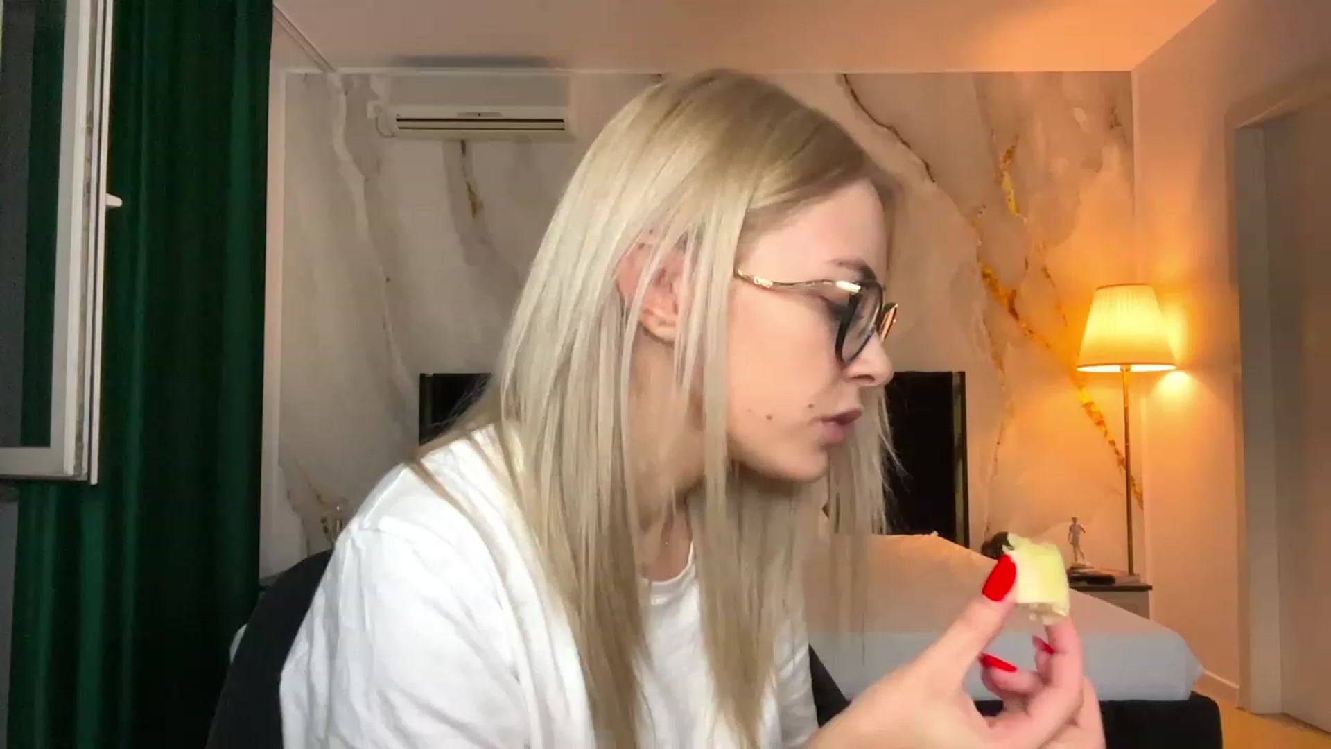 Gallery image thumbnail from BaayBee__'s myfreecams stream on, 09/25/2023, 23:23 image 18 of 20
