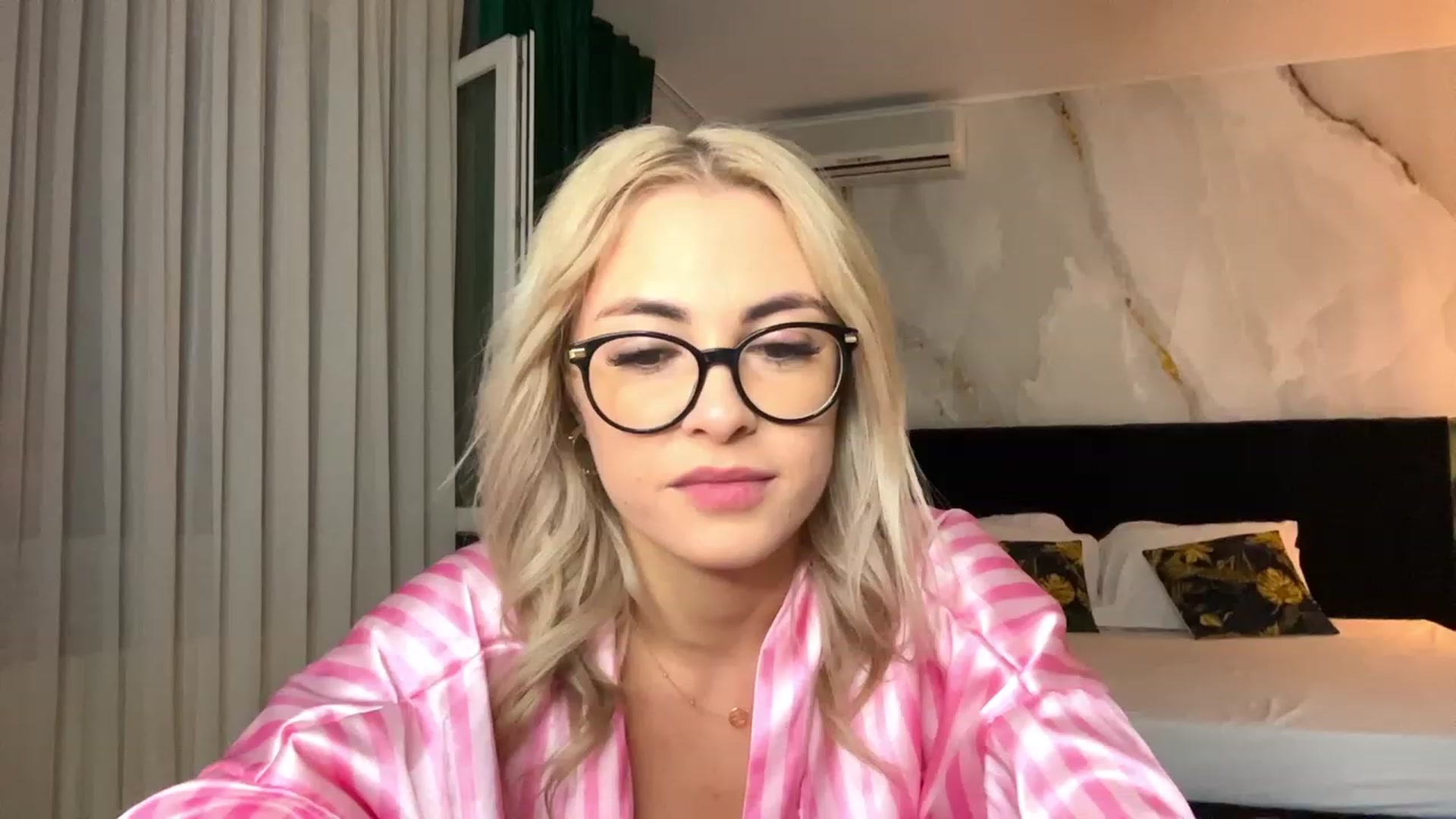 Gallery image thumbnail from BaayBee__'s myfreecams stream on, 10/01/2023, 24:21 image 12 of 20