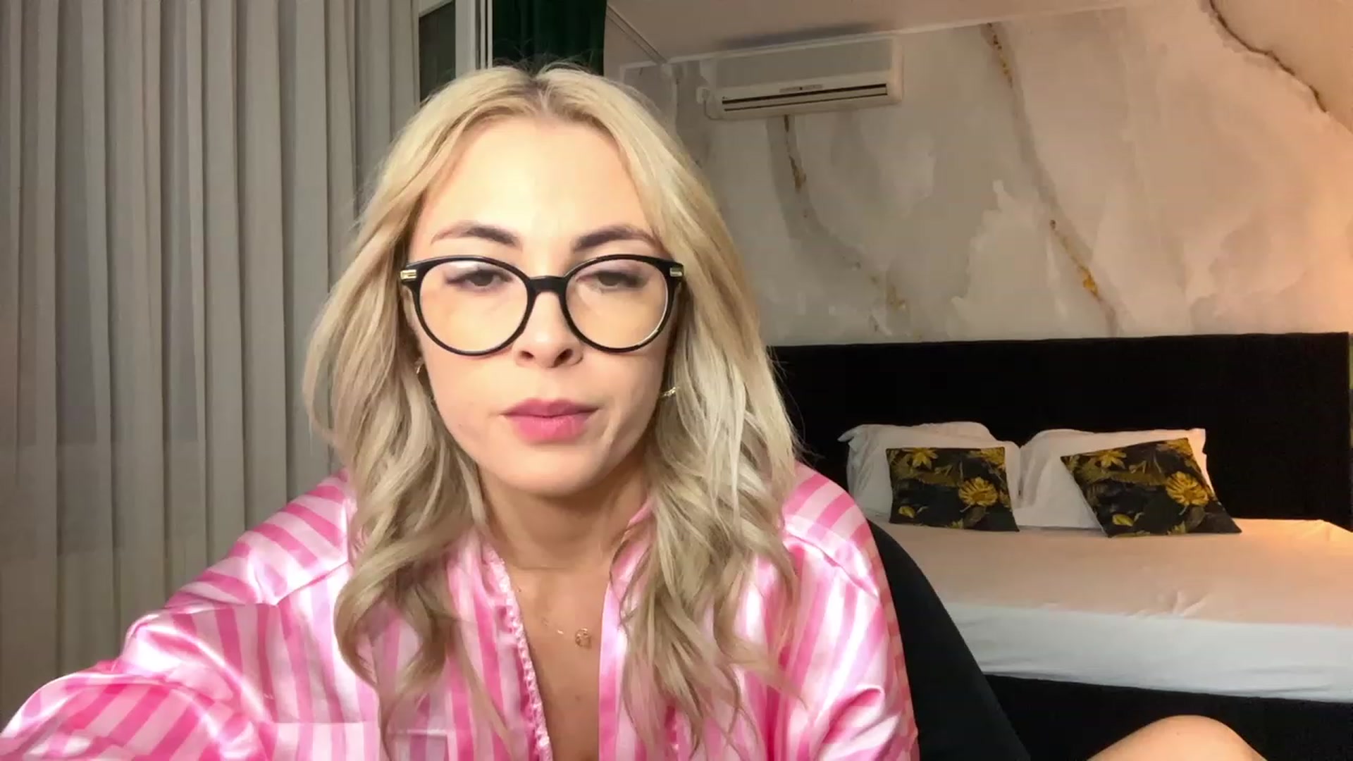 Gallery image thumbnail from BaayBee__'s myfreecams stream on, 10/01/2023, 24:21 image 17 of 20