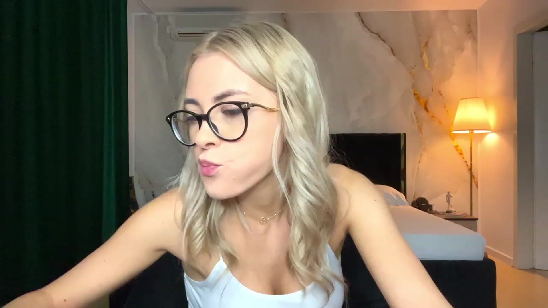 Gallery image thumbnail from BaayBee__'s myfreecams stream on, 10/01/2023, 23:04 image 12 of 20