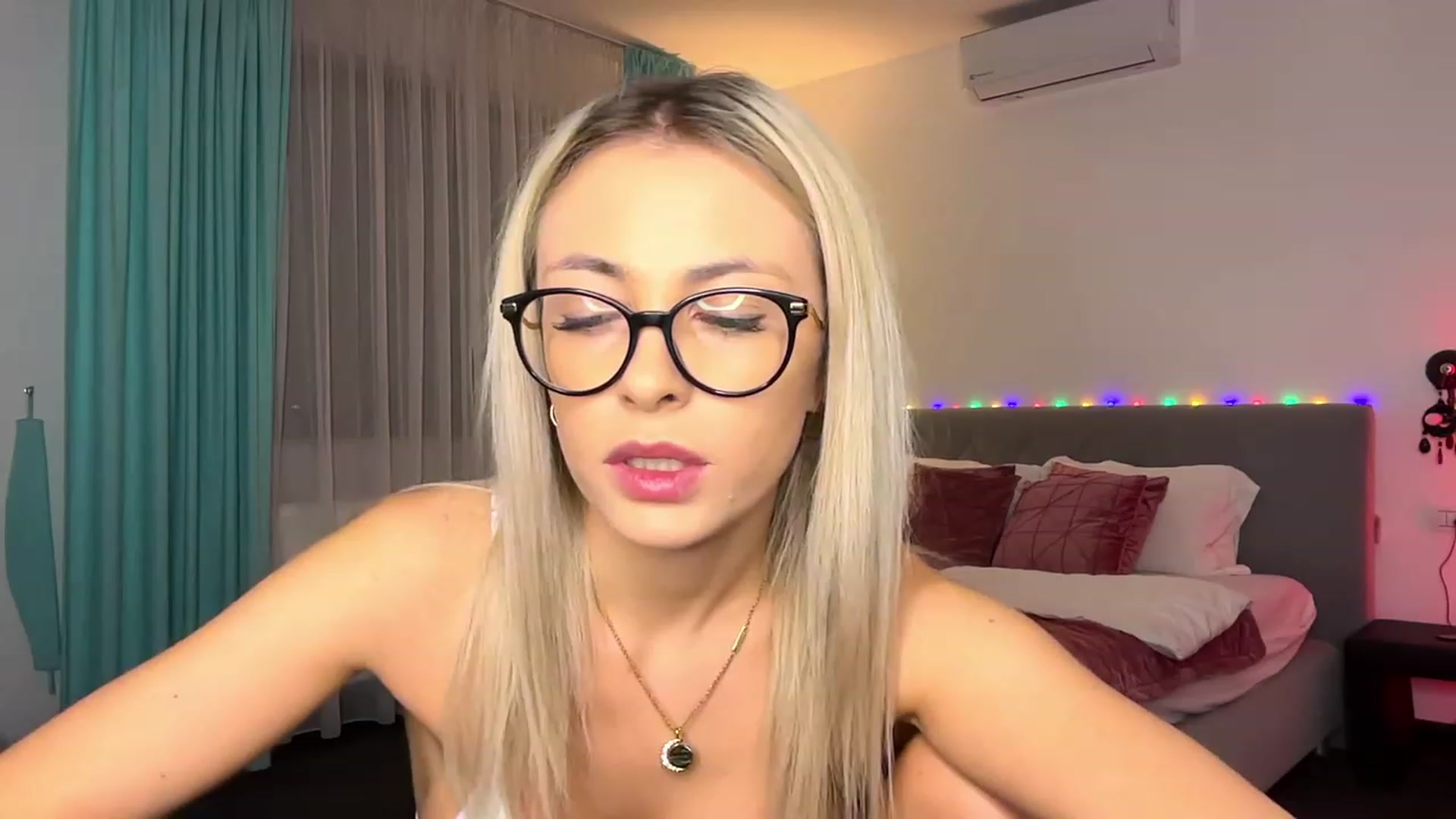 Gallery image thumbnail from BaayBee__'s myfreecams stream on, 12/19/2023, 02:32 image 7 of 20
